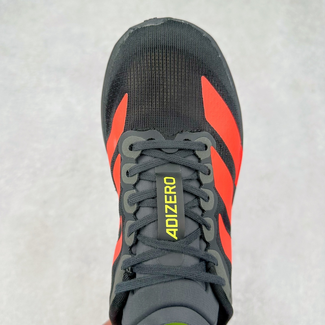 图片[4]-AD Adizero Eva SL M 零度进化版系列低帮轻便透气竞速休闲运动慢跑鞋 JP7114 相信大家对去年 adidas 横空出世的「顶级超跑」adiZero Adios Pro EVO 1 记忆犹新！不仅登顶阿迪史上最轻跑鞋宝座，更在接下来的全球马拉松赛事中，持续书写着惊人成绩，被网友戏称新一代「阿迪神鞋」全网刷屏！极简设计语言与强烈速度感和存在感的鞋侧三线，让人过目不忘，特别种草！其中定位于中长跑训练的 adidas Adizero Evo SL，整体外观造型与 adiZero Adios Pro EVO 1 非常相似。中底配置方面搭载全掌 Lightstrike Pro，鞋面采用透气网面示人，契合日常训练鞋的定位，更加耐用。外底给到了马牌橡胶，及类似上代竞速旗舰 adidas Adizero Adios Pro 3 区域分布。整体看下来无论是外观的鲜明辨识度，还是配置的扎实程度都很顶。尺码：36 36⅔ 37⅓ 38 38⅔ 39⅓ 40 40⅔ 41⅓ 42 42⅔ 43⅓ 44 45-选品中心