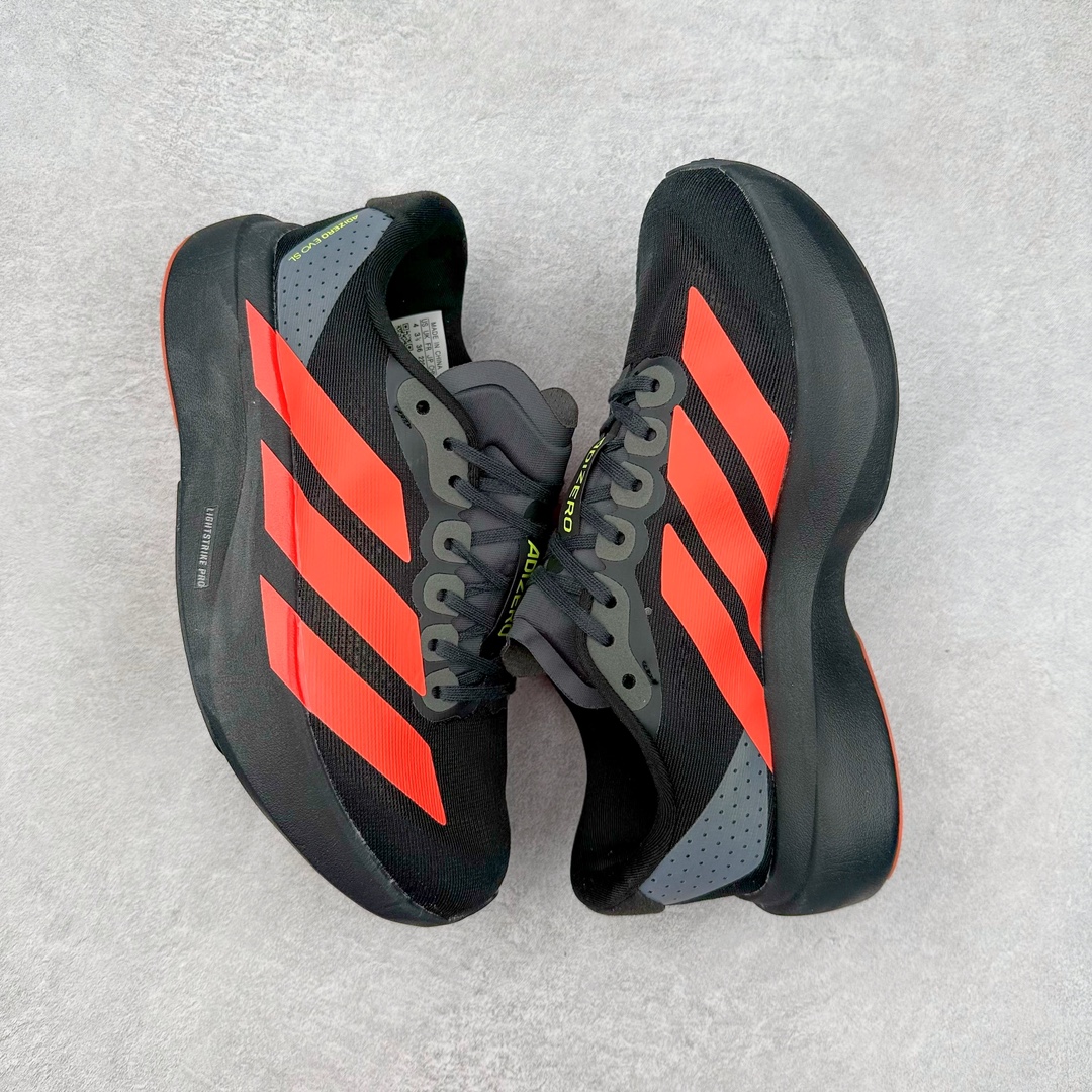 图片[3]-AD Adizero Eva SL M 零度进化版系列低帮轻便透气竞速休闲运动慢跑鞋 JP7114 相信大家对去年 adidas 横空出世的「顶级超跑」adiZero Adios Pro EVO 1 记忆犹新！不仅登顶阿迪史上最轻跑鞋宝座，更在接下来的全球马拉松赛事中，持续书写着惊人成绩，被网友戏称新一代「阿迪神鞋」全网刷屏！极简设计语言与强烈速度感和存在感的鞋侧三线，让人过目不忘，特别种草！其中定位于中长跑训练的 adidas Adizero Evo SL，整体外观造型与 adiZero Adios Pro EVO 1 非常相似。中底配置方面搭载全掌 Lightstrike Pro，鞋面采用透气网面示人，契合日常训练鞋的定位，更加耐用。外底给到了马牌橡胶，及类似上代竞速旗舰 adidas Adizero Adios Pro 3 区域分布。整体看下来无论是外观的鲜明辨识度，还是配置的扎实程度都很顶。尺码：36 36⅔ 37⅓ 38 38⅔ 39⅓ 40 40⅔ 41⅓ 42 42⅔ 43⅓ 44 45-选品中心
