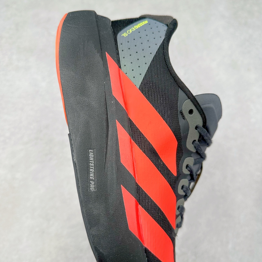 图片[6]-AD Adizero Eva SL M 零度进化版系列低帮轻便透气竞速休闲运动慢跑鞋 JP7114 相信大家对去年 adidas 横空出世的「顶级超跑」adiZero Adios Pro EVO 1 记忆犹新！不仅登顶阿迪史上最轻跑鞋宝座，更在接下来的全球马拉松赛事中，持续书写着惊人成绩，被网友戏称新一代「阿迪神鞋」全网刷屏！极简设计语言与强烈速度感和存在感的鞋侧三线，让人过目不忘，特别种草！其中定位于中长跑训练的 adidas Adizero Evo SL，整体外观造型与 adiZero Adios Pro EVO 1 非常相似。中底配置方面搭载全掌 Lightstrike Pro，鞋面采用透气网面示人，契合日常训练鞋的定位，更加耐用。外底给到了马牌橡胶，及类似上代竞速旗舰 adidas Adizero Adios Pro 3 区域分布。整体看下来无论是外观的鲜明辨识度，还是配置的扎实程度都很顶。尺码：36 36⅔ 37⅓ 38 38⅔ 39⅓ 40 40⅔ 41⅓ 42 42⅔ 43⅓ 44 45-选品中心