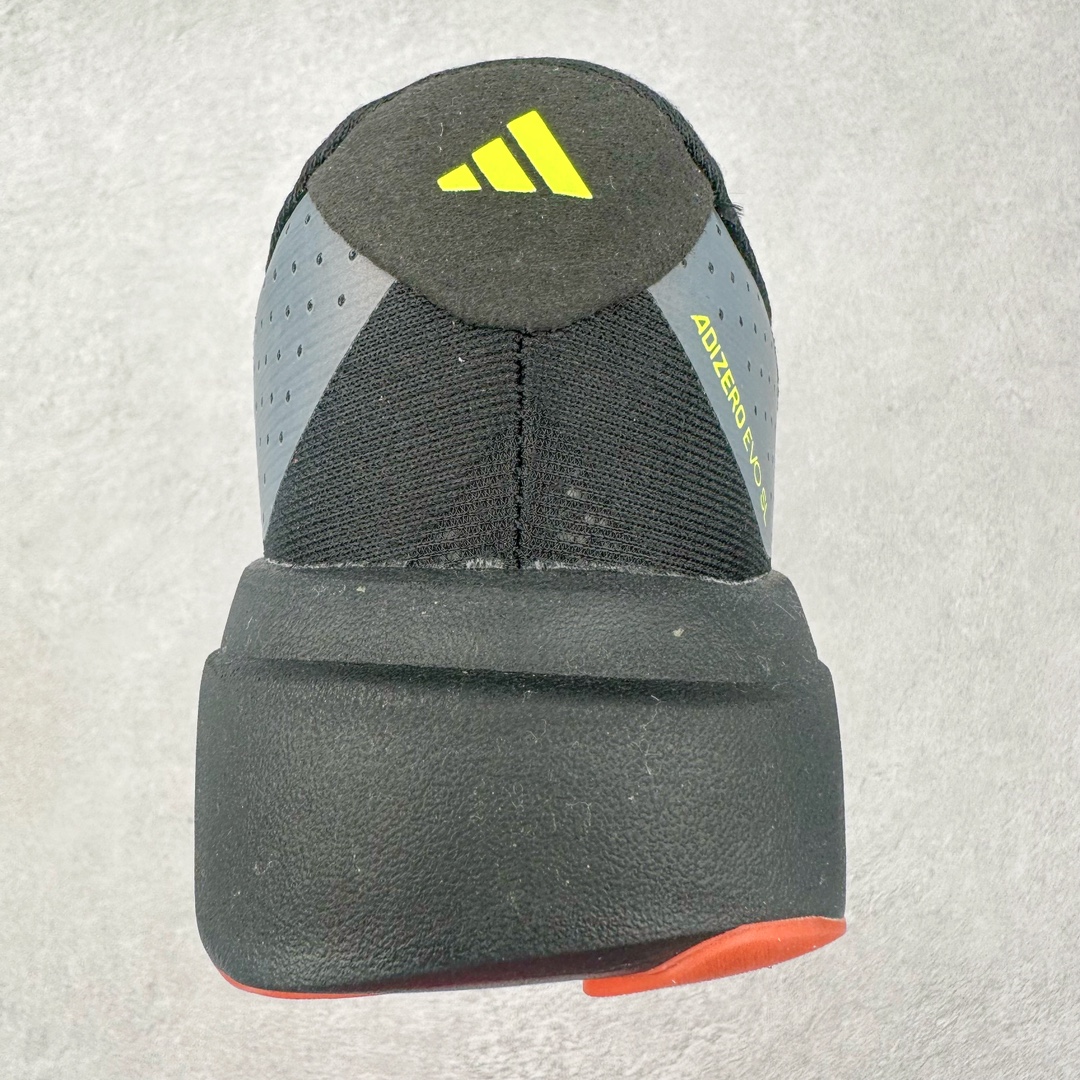 图片[8]-AD Adizero Eva SL M 零度进化版系列低帮轻便透气竞速休闲运动慢跑鞋 JP7114 相信大家对去年 adidas 横空出世的「顶级超跑」adiZero Adios Pro EVO 1 记忆犹新！不仅登顶阿迪史上最轻跑鞋宝座，更在接下来的全球马拉松赛事中，持续书写着惊人成绩，被网友戏称新一代「阿迪神鞋」全网刷屏！极简设计语言与强烈速度感和存在感的鞋侧三线，让人过目不忘，特别种草！其中定位于中长跑训练的 adidas Adizero Evo SL，整体外观造型与 adiZero Adios Pro EVO 1 非常相似。中底配置方面搭载全掌 Lightstrike Pro，鞋面采用透气网面示人，契合日常训练鞋的定位，更加耐用。外底给到了马牌橡胶，及类似上代竞速旗舰 adidas Adizero Adios Pro 3 区域分布。整体看下来无论是外观的鲜明辨识度，还是配置的扎实程度都很顶。尺码：36 36⅔ 37⅓ 38 38⅔ 39⅓ 40 40⅔ 41⅓ 42 42⅔ 43⅓ 44 45-选品中心