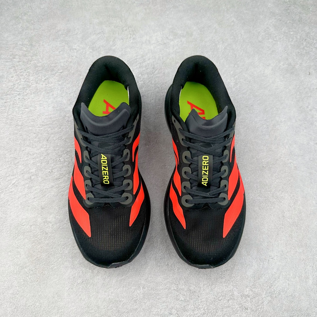 图片[2]-AD Adizero Eva SL M 零度进化版系列低帮轻便透气竞速休闲运动慢跑鞋 JP7114 相信大家对去年 adidas 横空出世的「顶级超跑」adiZero Adios Pro EVO 1 记忆犹新！不仅登顶阿迪史上最轻跑鞋宝座，更在接下来的全球马拉松赛事中，持续书写着惊人成绩，被网友戏称新一代「阿迪神鞋」全网刷屏！极简设计语言与强烈速度感和存在感的鞋侧三线，让人过目不忘，特别种草！其中定位于中长跑训练的 adidas Adizero Evo SL，整体外观造型与 adiZero Adios Pro EVO 1 非常相似。中底配置方面搭载全掌 Lightstrike Pro，鞋面采用透气网面示人，契合日常训练鞋的定位，更加耐用。外底给到了马牌橡胶，及类似上代竞速旗舰 adidas Adizero Adios Pro 3 区域分布。整体看下来无论是外观的鲜明辨识度，还是配置的扎实程度都很顶。尺码：36 36⅔ 37⅓ 38 38⅔ 39⅓ 40 40⅔ 41⅓ 42 42⅔ 43⅓ 44 45-选品中心