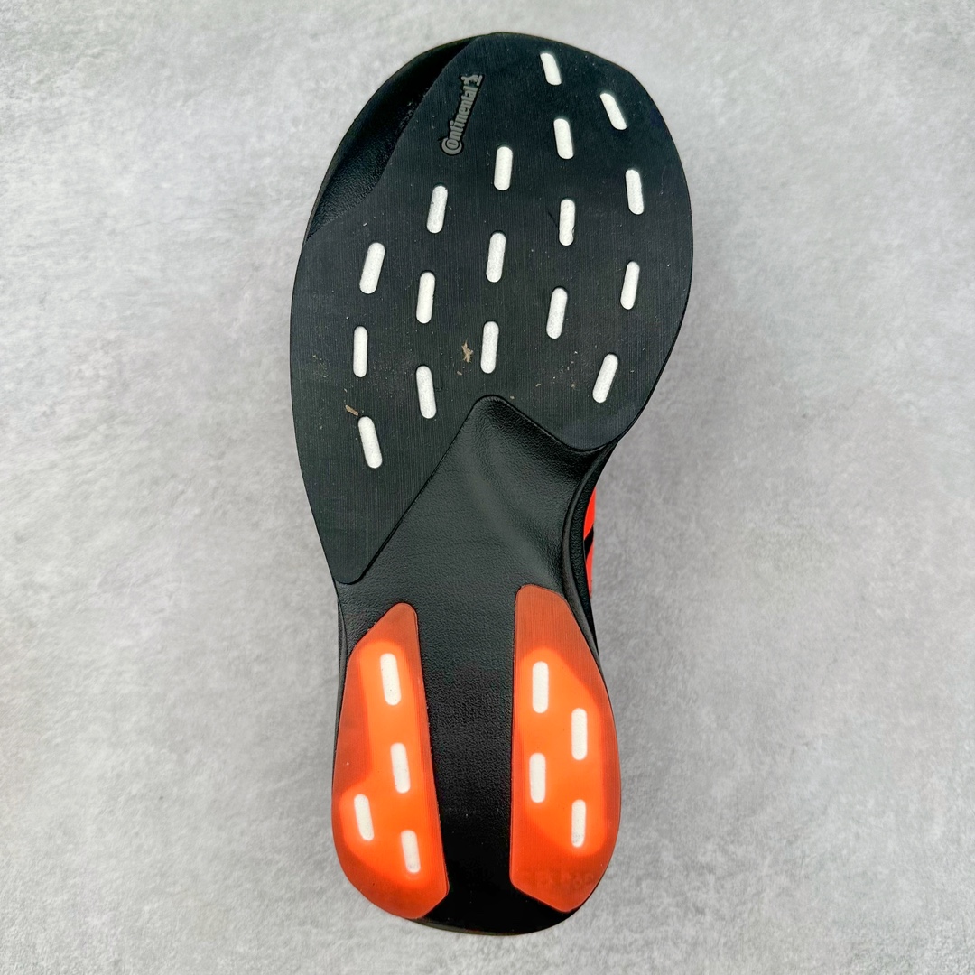 图片[9]-AD Adizero Eva SL M 零度进化版系列低帮轻便透气竞速休闲运动慢跑鞋 JP7114 相信大家对去年 adidas 横空出世的「顶级超跑」adiZero Adios Pro EVO 1 记忆犹新！不仅登顶阿迪史上最轻跑鞋宝座，更在接下来的全球马拉松赛事中，持续书写着惊人成绩，被网友戏称新一代「阿迪神鞋」全网刷屏！极简设计语言与强烈速度感和存在感的鞋侧三线，让人过目不忘，特别种草！其中定位于中长跑训练的 adidas Adizero Evo SL，整体外观造型与 adiZero Adios Pro EVO 1 非常相似。中底配置方面搭载全掌 Lightstrike Pro，鞋面采用透气网面示人，契合日常训练鞋的定位，更加耐用。外底给到了马牌橡胶，及类似上代竞速旗舰 adidas Adizero Adios Pro 3 区域分布。整体看下来无论是外观的鲜明辨识度，还是配置的扎实程度都很顶。尺码：36 36⅔ 37⅓ 38 38⅔ 39⅓ 40 40⅔ 41⅓ 42 42⅔ 43⅓ 44 45-选品中心