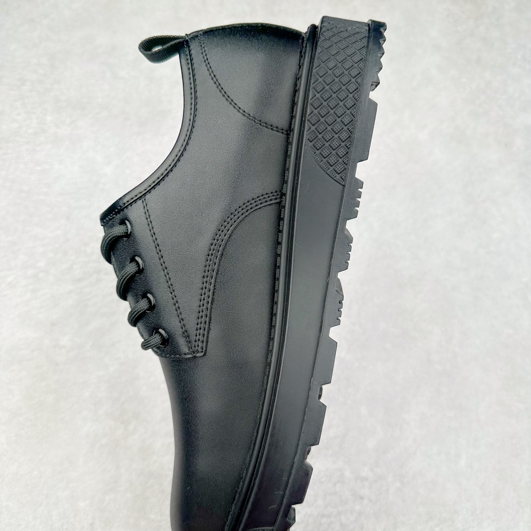 图片[7]-Ecco爱步潮流男鞋2024秋季秋冬款街头潮搭休闲鞋 男款百搭鞋 街头系列新品 工艺牛皮鞋面 挺阔有型纹理清晰 柔韧耐穿 功能性鞋扣让系带更加贴合脚型 自由调节松紧，方便快捷 个性后鞋尾 凸显潮流新元素PU橡胶大底 柔韧耐穿防滑 助力日常舒适穿行 尺码：39-44-选品中心