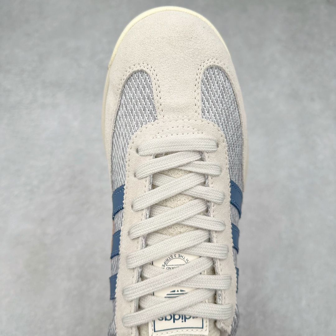 图片[4]-AD SL72 RS系列德训足球风百搭低帮休闲运动板鞋 阿迪达斯Originals推出复古「T头鞋」造型的SL72鞋款复刻，有男女两款可选。男生款为SL72RS，鞋型挺立饱满，鞋底增加高度，采用麂皮与布面制作，符合复古氛围；女生款为SL72OGW，致敬经典款式，鞋身纤细，还原70年代设计，以绿色呈现，点缀金色细节。多款配色可选。「T 头鞋」这两年有多火大家见到了吧？明星、穿搭博主几乎人手一双，凭借复古味的外观，以及亲民的价格，同样成为了不少球鞋玩家日常上脚首选。近日 adidas Originals 将有「T 头鞋」造型的诞生于 1972 年的 SL72 鞋款复刻带回，各位买鞋又有新选择了。1972 年 SL72 问世后，引领了后来阿迪达斯的跑鞋发展方向，其中「SL」代表了 Super Light，彰显了产品轻便的特性。1972 年 SL72 问世后，引领了后来阿迪达斯的跑鞋发展方向，其中「SL」代表了 Super Light，彰显了产品轻便的特性。这次 adidas Originals 延续其轻质经典的基因，带来男女两款 SL72。男生款带来 SL72 RS 鞋型，RS 意为 Reshaped（重塑），鞋款在保留了经典的外观基础上，在尼龙材质里增加了填充物，使鞋型更加挺立和饱满，鞋头则更加圆润，鞋底的 EVA 材质则增加了鞋款的高度。女生款则带来 SL72 OG W 鞋型，OG 顾名思义则是致敬经典款式，相较于 RS（Reshaped）鞋款，鞋身更加纤细，其整体鞋身轮廓、线条、细节、材质上尊崇 70 年代 SL72 的设计，还原经典味道。尺码：36 36⅔ 37⅓ 38 38⅔ 39⅓ 40 40⅔ 41⅓ 42 42⅔ 43⅓ 44 44⅔ 45-选品中心