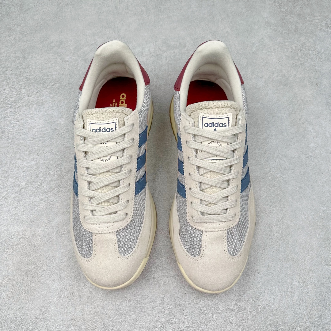 图片[2]-AD SL72 RS系列德训足球风百搭低帮休闲运动板鞋 阿迪达斯Originals推出复古「T头鞋」造型的SL72鞋款复刻，有男女两款可选。男生款为SL72RS，鞋型挺立饱满，鞋底增加高度，采用麂皮与布面制作，符合复古氛围；女生款为SL72OGW，致敬经典款式，鞋身纤细，还原70年代设计，以绿色呈现，点缀金色细节。多款配色可选。「T 头鞋」这两年有多火大家见到了吧？明星、穿搭博主几乎人手一双，凭借复古味的外观，以及亲民的价格，同样成为了不少球鞋玩家日常上脚首选。近日 adidas Originals 将有「T 头鞋」造型的诞生于 1972 年的 SL72 鞋款复刻带回，各位买鞋又有新选择了。1972 年 SL72 问世后，引领了后来阿迪达斯的跑鞋发展方向，其中「SL」代表了 Super Light，彰显了产品轻便的特性。1972 年 SL72 问世后，引领了后来阿迪达斯的跑鞋发展方向，其中「SL」代表了 Super Light，彰显了产品轻便的特性。这次 adidas Originals 延续其轻质经典的基因，带来男女两款 SL72。男生款带来 SL72 RS 鞋型，RS 意为 Reshaped（重塑），鞋款在保留了经典的外观基础上，在尼龙材质里增加了填充物，使鞋型更加挺立和饱满，鞋头则更加圆润，鞋底的 EVA 材质则增加了鞋款的高度。女生款则带来 SL72 OG W 鞋型，OG 顾名思义则是致敬经典款式，相较于 RS（Reshaped）鞋款，鞋身更加纤细，其整体鞋身轮廓、线条、细节、材质上尊崇 70 年代 SL72 的设计，还原经典味道。尺码：36 36⅔ 37⅓ 38 38⅔ 39⅓ 40 40⅔ 41⅓ 42 42⅔ 43⅓ 44 44⅔ 45-选品中心