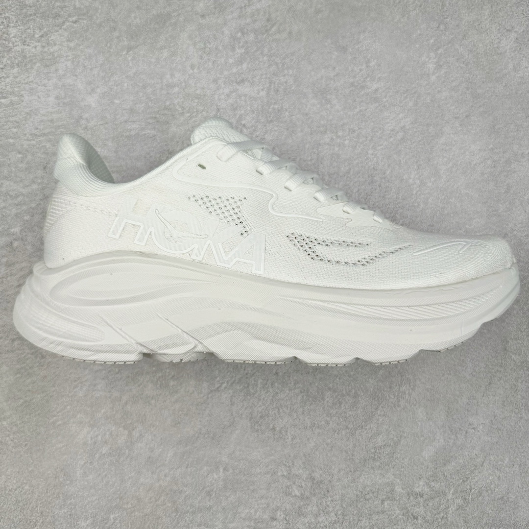 HOKA ONE ONE Clifton 克里夫顿10代专业性能减震公路跑步鞋 轻盈透气的针织网面和纱线的使用让鞋面更挺拔 增强鞋面的强度和支撑性能 搭配柔软的鞋舌 让双脚在舒适包裹中跑的更加畅快 全新泡棉中底 柔软的同时增强回弹性能 为不同跑者提供更平稳流畅的脚感 带来全面的缓冲保护 根据人体工程学设计的延长拉襟 后跟处弹软的海绵填充舒适固定 避免掉跟和摩擦 相比上一代光滑的内衬 Clifton 9的内衬增强了摩擦力 避免双脚在鞋内滑动 尺码：36 36.5 37.5 38 38.5 39 40 40.5 41 42 42.5 43 44 44.5 45-选品中心