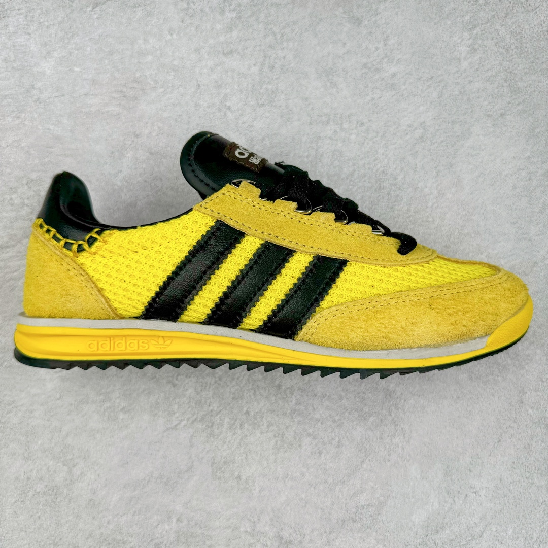 Wales Bonner X adidas Originals SL76 联名黄色 IH9906 Wales Bonner 与 adidas Originals 的联乘系列再次掀起时尚热潮，而其中的 SL76 鞋款更是成为了焦点。相比无鞋盖的Samba，SL76更能俘获我的青睐 这款鞋不仅是对1972年慕尼黑奥运会上经典跑鞋SL72的致敬，更是将怀旧风情与现代设计完美融合。修长的鞋型、针织网层鞋身与绒面板料的交汇，都展现了其精湛的工艺与独特品味。皮革材质的标志三条杠点缀与中底一抹白色腰线，更是为其增添了几分复古奢华的气息。D形环扣的巧妙设计，为鞋带增添了趣味性，同时也提升了鞋款的实用性。鞋底采用EVA材质，不仅增加了鞋款的高度，还提供了更好的缓震性能。齿纹橡胶外底则保证了鞋款的抓地力和耐磨性，让穿着者在运动时更加稳定、安全。尺码：36 36.5 37.5 38 38.5 39 40 40.5 41 42 42.5 43 44 44.5 45-选品中心