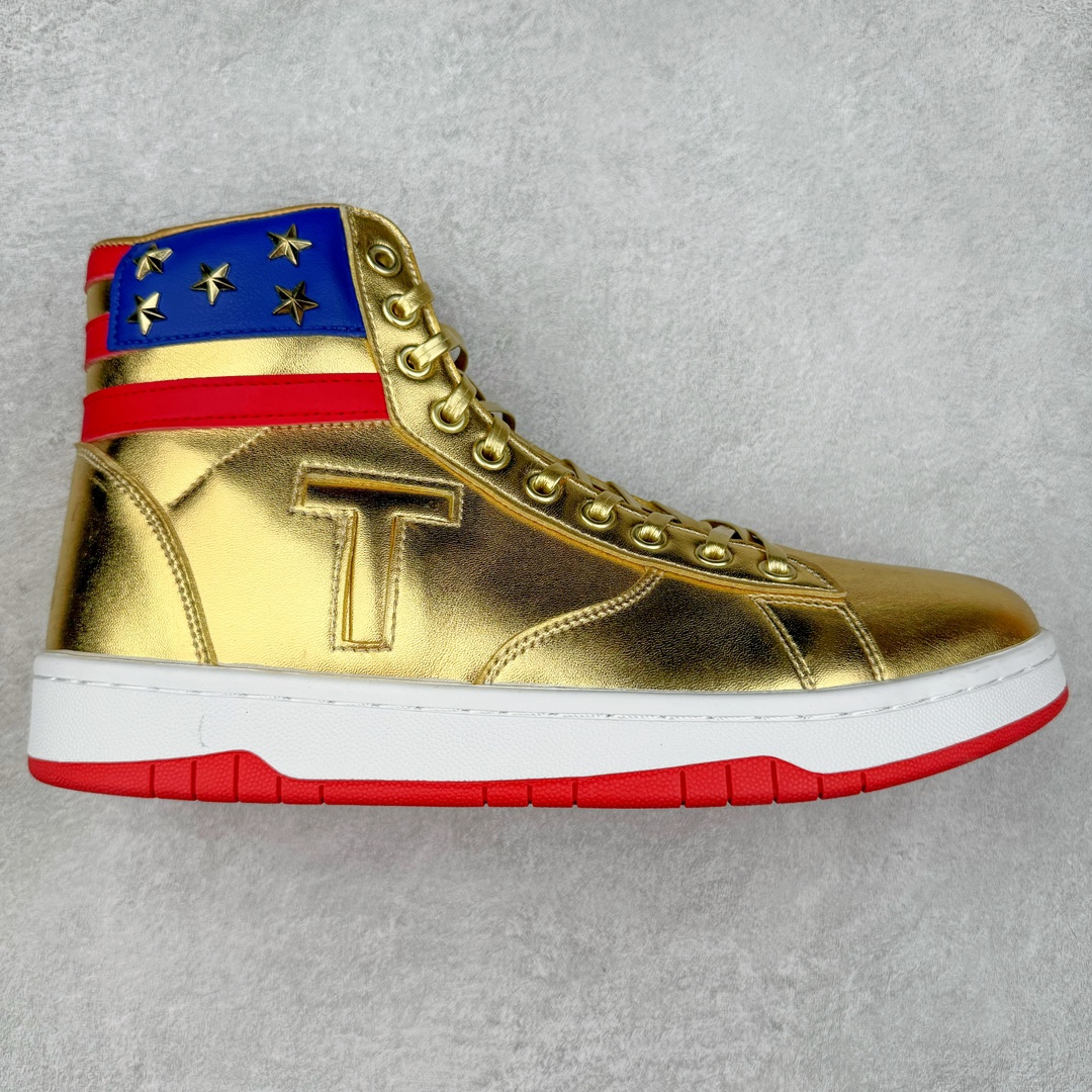 特朗普推出一款“永不投降”运动鞋，特朗普个人运动鞋品牌Trump Never Surrender High-Top 特朗普一代系列高帮总统休闲运动篮球板鞋“皮革液态银USA”PKTLP001 美国前总统特朗普（Donald Trump）日前推出一双要价399美元、名为“永不投降（Never Surrender High-Tops）”的金色高筒运动鞋，引发外界抢购，该运动鞋在推出不到半天的时间即售罄。对此，现任总统拜登（Joe Biden）竞选团队感到不以为然，抨击特朗普兜售盗版奢侈品品牌Off-White球鞋。尺码：40 40.5 41 42 42.5 43 44 44.5 45 46 47.5-选品中心