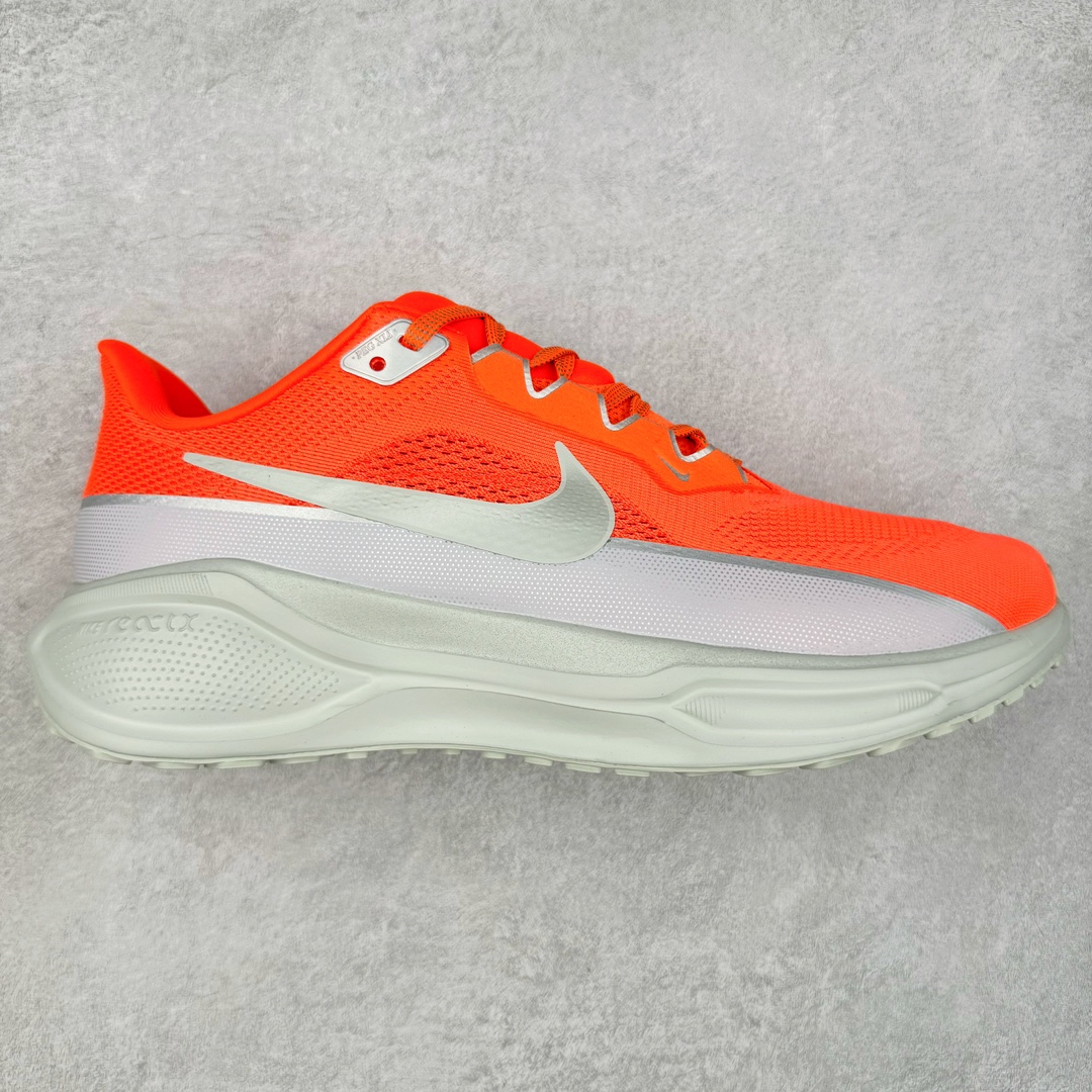 NK Zoom Pegasus 飞马41代马拉松系列网面透气缓震疾速跑鞋 拥有 Zoom Air 一如既往的稳定感和流畅感 鞋面采用工程网眼设计 为特定高热区域营造出色透气性 进一步增加鞋面的穿孔数量 让足部能够快速散热 中足搭配 Flywire 飞线 在高速运动时营造舒适稳定的贴合感 内置Zoon气垫加持 动力十足 货号：HQ2938-800 尺码：36 36.5 37.5 38 38.5 39 40 40.5 41 42 42.5 43 44 44.5 45-选品中心