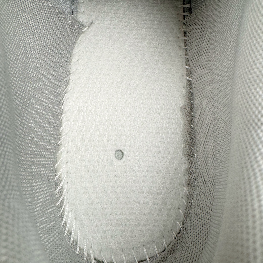 图片[10]-＃M纯原 New Balance M1906AG 银灰 NB新百伦潮流复古织物皮革减震防滑耐磨轻便低帮跑步鞋 原档数据独立私模大底 唯一正确六层组合大底 RB前软后硬 百分百还原原鞋脚感 基于市场现有版本全新升级调整 NB市场最强产物 全网最全配色加持 全套原楦原纸板原厂数据开发 全鞋电脑针车加持 原厂网布 原装进口头层翻毛皮料正确绒感卡色 正确中底拉帮中底网布细节 一比一手工擦旧效果 冲裁组合 匠心打造 耗时两个月开发完成 工艺极其复杂难度可想而知 高端零售专供产物 尺码：36 37 37.5 38 38.5 39.5 40 40.5 41.5 42 42.5 43 44 44.5 45 45.5 46.5 47-选品中心