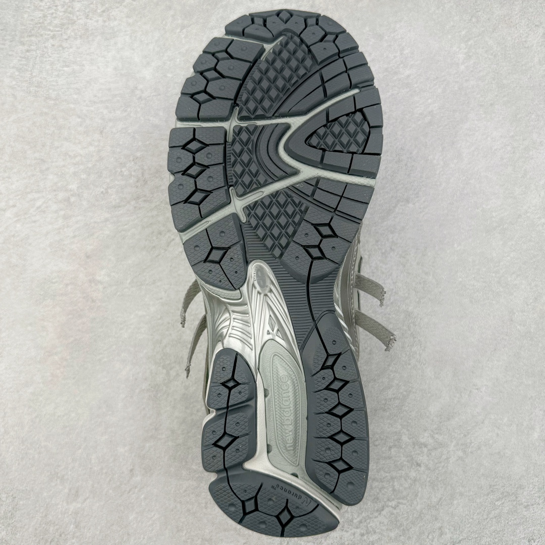 图片[9]-＃M纯原 New Balance M1906AG 银灰 NB新百伦潮流复古织物皮革减震防滑耐磨轻便低帮跑步鞋 原档数据独立私模大底 唯一正确六层组合大底 RB前软后硬 百分百还原原鞋脚感 基于市场现有版本全新升级调整 NB市场最强产物 全网最全配色加持 全套原楦原纸板原厂数据开发 全鞋电脑针车加持 原厂网布 原装进口头层翻毛皮料正确绒感卡色 正确中底拉帮中底网布细节 一比一手工擦旧效果 冲裁组合 匠心打造 耗时两个月开发完成 工艺极其复杂难度可想而知 高端零售专供产物 尺码：36 37 37.5 38 38.5 39.5 40 40.5 41.5 42 42.5 43 44 44.5 45 45.5 46.5 47-选品中心