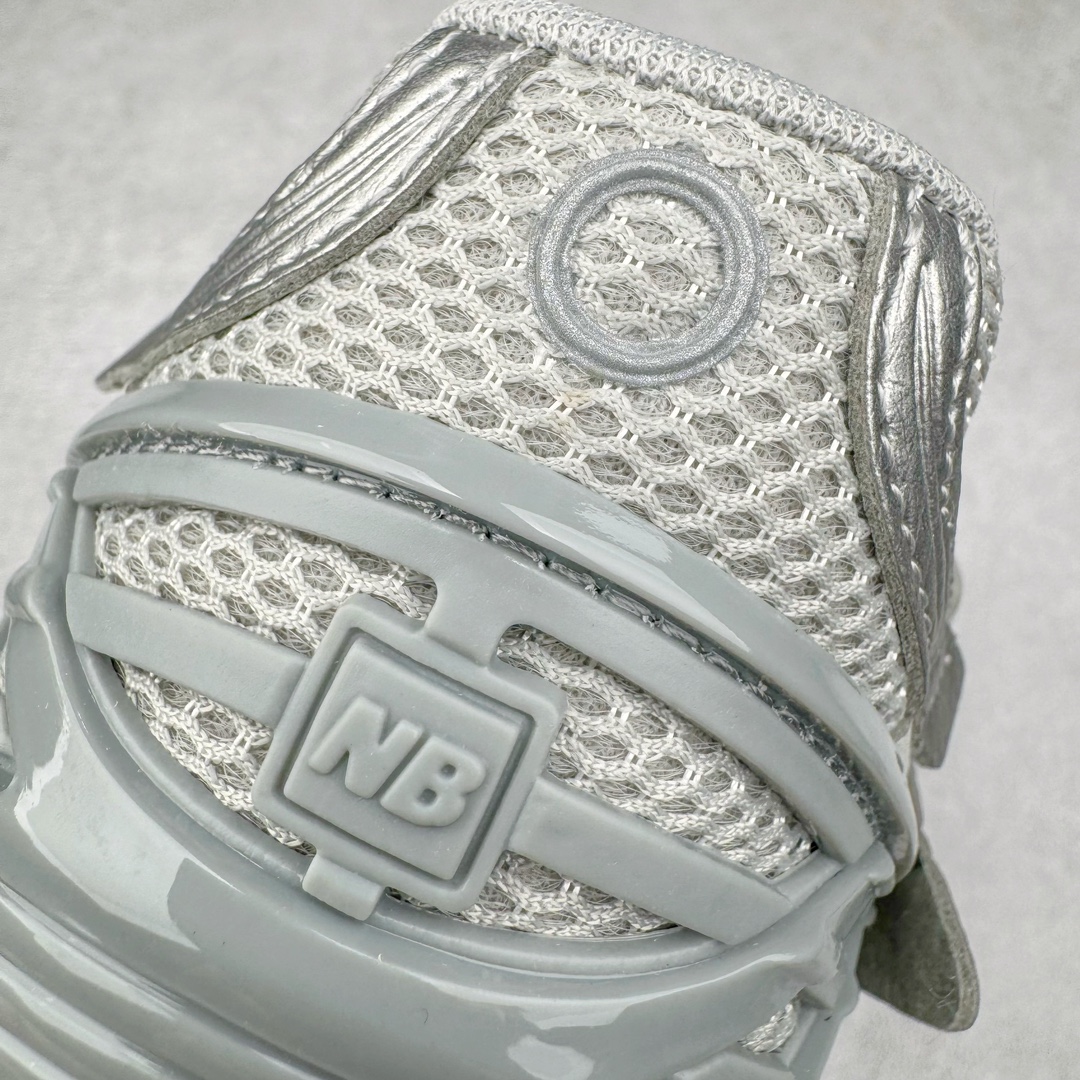 图片[22]-＃M纯原 New Balance M1906AG 银灰 NB新百伦潮流复古织物皮革减震防滑耐磨轻便低帮跑步鞋 原档数据独立私模大底 唯一正确六层组合大底 RB前软后硬 百分百还原原鞋脚感 基于市场现有版本全新升级调整 NB市场最强产物 全网最全配色加持 全套原楦原纸板原厂数据开发 全鞋电脑针车加持 原厂网布 原装进口头层翻毛皮料正确绒感卡色 正确中底拉帮中底网布细节 一比一手工擦旧效果 冲裁组合 匠心打造 耗时两个月开发完成 工艺极其复杂难度可想而知 高端零售专供产物 尺码：36 37 37.5 38 38.5 39.5 40 40.5 41.5 42 42.5 43 44 44.5 45 45.5 46.5 47-选品中心