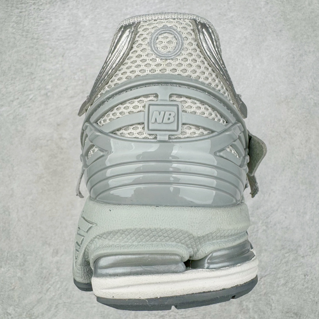 图片[8]-＃M纯原 New Balance M1906AG 银灰 NB新百伦潮流复古织物皮革减震防滑耐磨轻便低帮跑步鞋 原档数据独立私模大底 唯一正确六层组合大底 RB前软后硬 百分百还原原鞋脚感 基于市场现有版本全新升级调整 NB市场最强产物 全网最全配色加持 全套原楦原纸板原厂数据开发 全鞋电脑针车加持 原厂网布 原装进口头层翻毛皮料正确绒感卡色 正确中底拉帮中底网布细节 一比一手工擦旧效果 冲裁组合 匠心打造 耗时两个月开发完成 工艺极其复杂难度可想而知 高端零售专供产物 尺码：36 37 37.5 38 38.5 39.5 40 40.5 41.5 42 42.5 43 44 44.5 45 45.5 46.5 47-选品中心