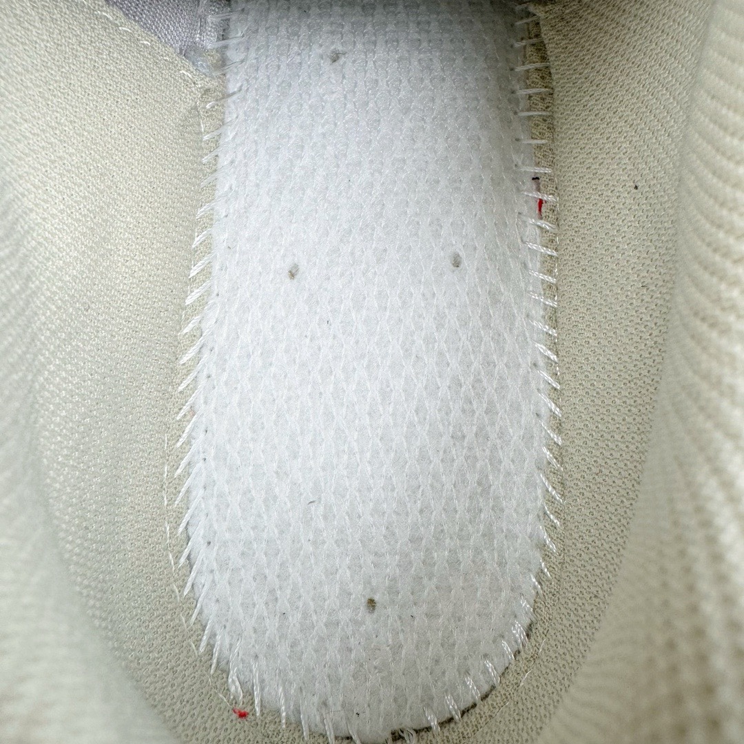 图片[18]-＃M纯原 New Balance M1906RO 白红 NB新百伦潮流复古织物皮革减震防滑耐磨轻便低帮跑步鞋 原档数据独立私模大底 唯一正确六层组合大底 RB前软后硬 百分百还原原鞋脚感 基于市场现有版本全新升级调整 NB市场最强产物 全网最全配色加持 全套原楦原纸板原厂数据开发 全鞋电脑针车加持 原厂网布 原装进口头层翻毛皮料正确绒感卡色 正确中底拉帮中底网布细节 一比一手工擦旧效果 冲裁组合 匠心打造 耗时两个月开发完成 工艺极其复杂难度可想而知 高端零售专供产物 尺码：36 37 37.5 38 38.5 39.5 40 40.5 41.5 42 42.5 43 44 44.5 45 45.5 46.5 47-选品中心