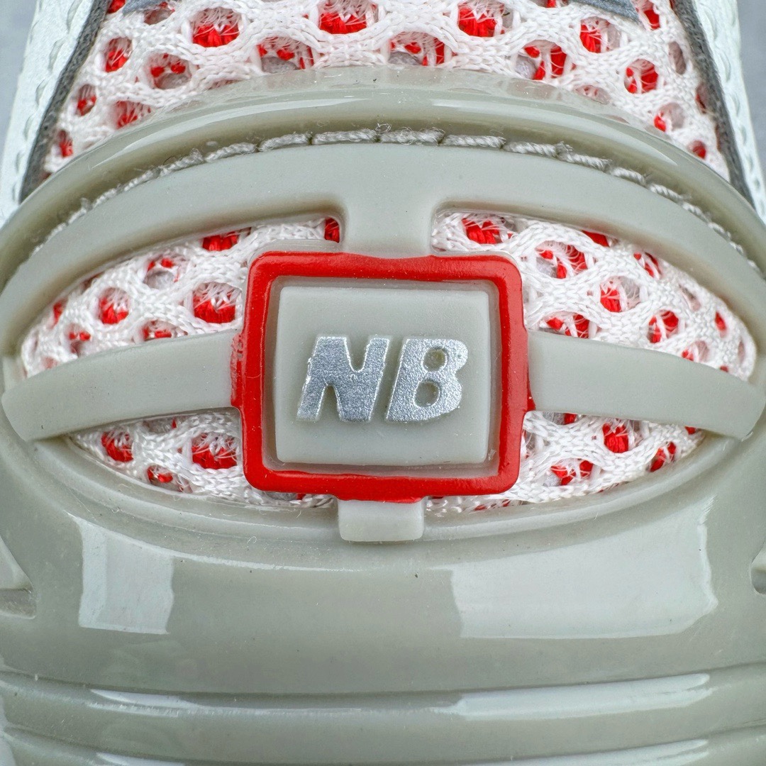 图片[10]-＃M纯原 New Balance M1906RO 白红 NB新百伦潮流复古织物皮革减震防滑耐磨轻便低帮跑步鞋 原档数据独立私模大底 唯一正确六层组合大底 RB前软后硬 百分百还原原鞋脚感 基于市场现有版本全新升级调整 NB市场最强产物 全网最全配色加持 全套原楦原纸板原厂数据开发 全鞋电脑针车加持 原厂网布 原装进口头层翻毛皮料正确绒感卡色 正确中底拉帮中底网布细节 一比一手工擦旧效果 冲裁组合 匠心打造 耗时两个月开发完成 工艺极其复杂难度可想而知 高端零售专供产物 尺码：36 37 37.5 38 38.5 39.5 40 40.5 41.5 42 42.5 43 44 44.5 45 45.5 46.5 47-选品中心