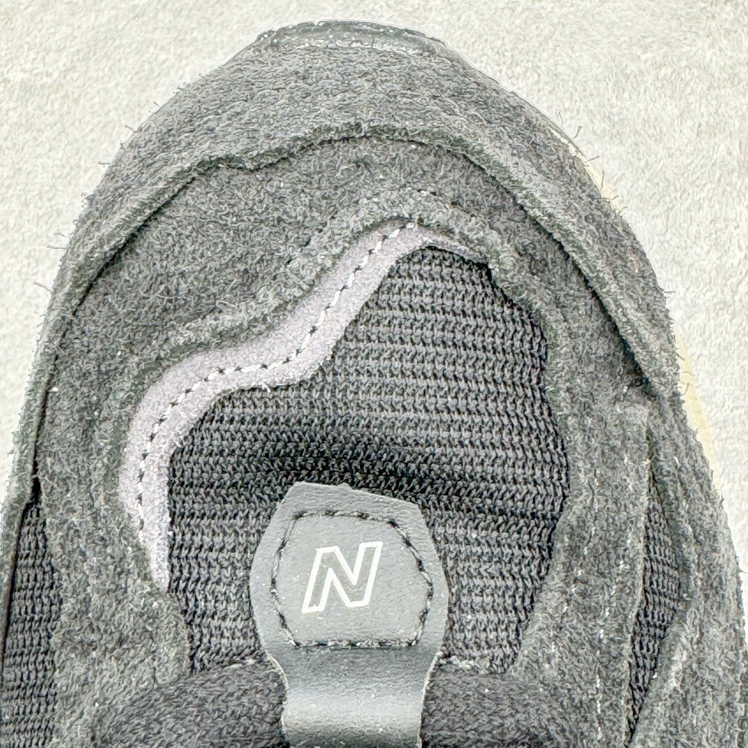 图片[11]-＃M纯原 New Balance M1906DD 黑色 NB新百伦潮流复古织物皮革减震防滑耐磨轻便低帮跑步鞋 原档数据独立私模大底 唯一正确六层组合大底 RB前软后硬 百分百还原原鞋脚感 基于市场现有版本全新升级调整 NB市场最强产物 全网最全配色加持 全套原楦原纸板原厂数据开发 全鞋电脑针车加持 原厂网布 原装进口头层翻毛皮料正确绒感卡色 正确中底拉帮中底网布细节 一比一手工擦旧效果 冲裁组合 匠心打造 耗时两个月开发完成 工艺极其复杂难度可想而知 高端零售专供产物 尺码：36 37 37.5 38 38.5 39.5 40 40.5 41.5 42 42.5 43 44 44.5 45 45.5 46.5 47-选品中心