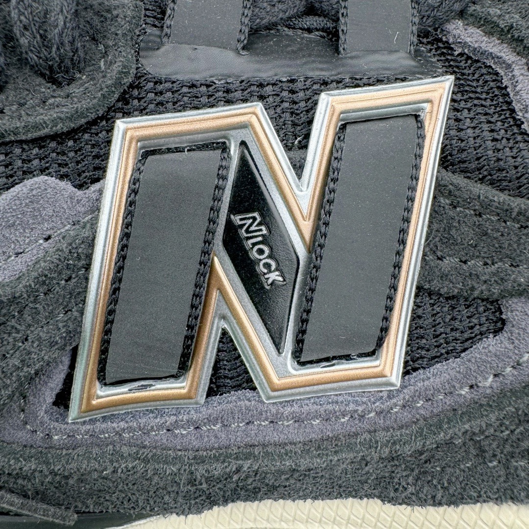 图片[12]-＃M纯原 New Balance M1906DD 黑色 NB新百伦潮流复古织物皮革减震防滑耐磨轻便低帮跑步鞋 原档数据独立私模大底 唯一正确六层组合大底 RB前软后硬 百分百还原原鞋脚感 基于市场现有版本全新升级调整 NB市场最强产物 全网最全配色加持 全套原楦原纸板原厂数据开发 全鞋电脑针车加持 原厂网布 原装进口头层翻毛皮料正确绒感卡色 正确中底拉帮中底网布细节 一比一手工擦旧效果 冲裁组合 匠心打造 耗时两个月开发完成 工艺极其复杂难度可想而知 高端零售专供产物 尺码：36 37 37.5 38 38.5 39.5 40 40.5 41.5 42 42.5 43 44 44.5 45 45.5 46.5 47-选品中心