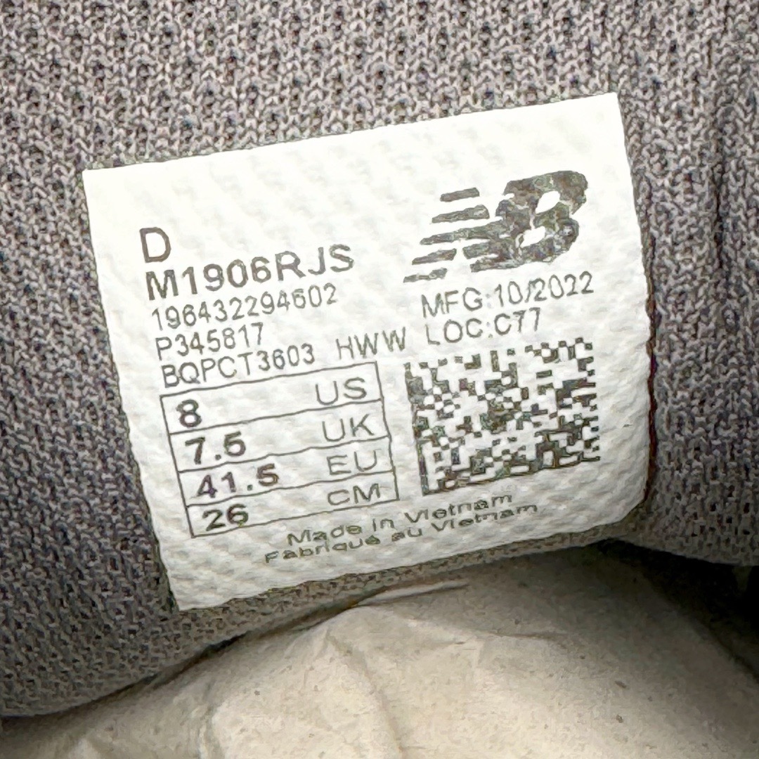 图片[17]-＃M纯原 New Balance M1906RJS 灰色 NB新百伦潮流复古织物皮革减震防滑耐磨轻便低帮跑步鞋 原档数据独立私模大底 唯一正确六层组合大底 RB前软后硬 百分百还原原鞋脚感 基于市场现有版本全新升级调整 NB市场最强产物 全网最全配色加持 全套原楦原纸板原厂数据开发 全鞋电脑针车加持 原厂网布 原装进口头层翻毛皮料正确绒感卡色 正确中底拉帮中底网布细节 一比一手工擦旧效果 冲裁组合 匠心打造 耗时两个月开发完成 工艺极其复杂难度可想而知 高端零售专供产物 尺码：36 37 37.5 38 38.5 39.5 40 40.5 41.5 42 42.5 43 44 44.5 45 45.5 46.5 47-选品中心