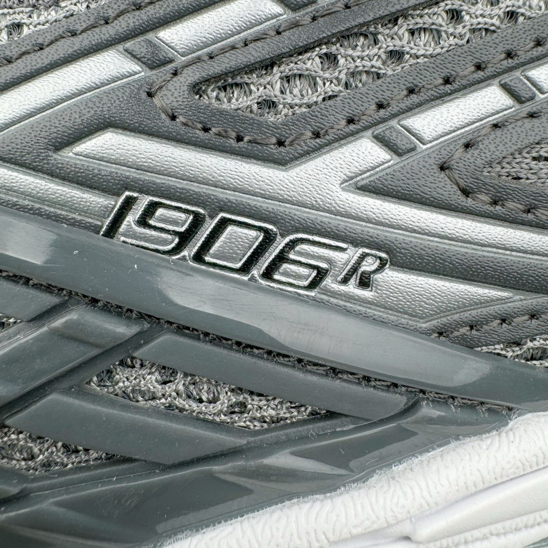 图片[14]-＃M纯原 New Balance M1906RJS 灰色 NB新百伦潮流复古织物皮革减震防滑耐磨轻便低帮跑步鞋 原档数据独立私模大底 唯一正确六层组合大底 RB前软后硬 百分百还原原鞋脚感 基于市场现有版本全新升级调整 NB市场最强产物 全网最全配色加持 全套原楦原纸板原厂数据开发 全鞋电脑针车加持 原厂网布 原装进口头层翻毛皮料正确绒感卡色 正确中底拉帮中底网布细节 一比一手工擦旧效果 冲裁组合 匠心打造 耗时两个月开发完成 工艺极其复杂难度可想而知 高端零售专供产物 尺码：36 37 37.5 38 38.5 39.5 40 40.5 41.5 42 42.5 43 44 44.5 45 45.5 46.5 47-选品中心