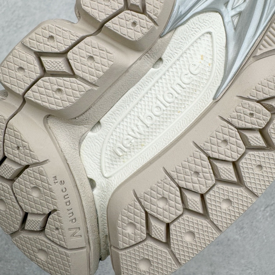 图片[21]-＃M纯原 New Balance M1906REE 白绿 NB新百伦潮流复古织物皮革减震防滑耐磨轻便低帮跑步鞋 原档数据独立私模大底 唯一正确六层组合大底 RB前软后硬 百分百还原原鞋脚感 基于市场现有版本全新升级调整 NB市场最强产物 全网最全配色加持 全套原楦原纸板原厂数据开发 全鞋电脑针车加持 原厂网布 原装进口头层翻毛皮料正确绒感卡色 正确中底拉帮中底网布细节 一比一手工擦旧效果 冲裁组合 匠心打造 耗时两个月开发完成 工艺极其复杂难度可想而知 高端零售专供产物 尺码：36 37 37.5 38 38.5 39.5 40 40.5 41.5 42 42.5 43 44 44.5 45 45.5 46.5 47-选品中心