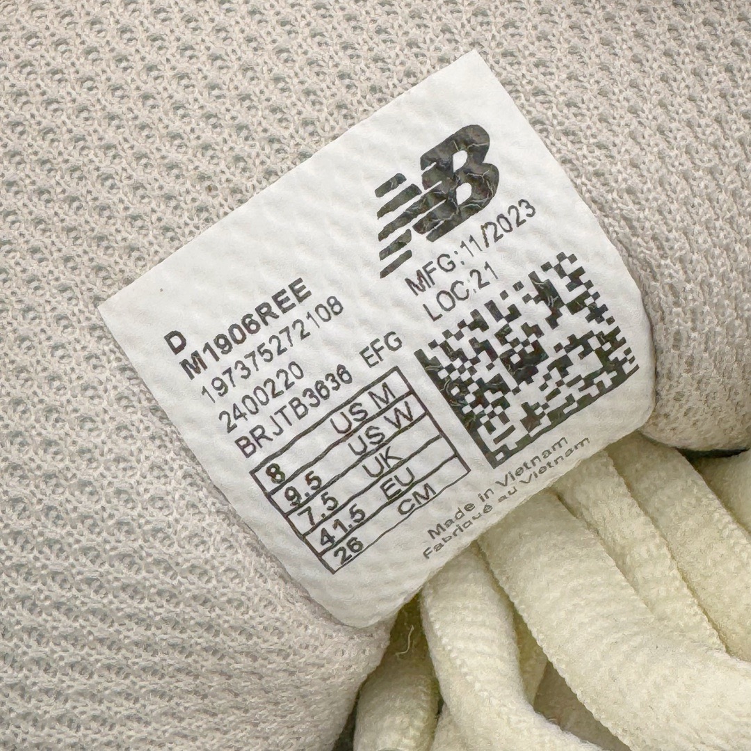 图片[12]-＃M纯原 New Balance M1906REE 白绿 NB新百伦潮流复古织物皮革减震防滑耐磨轻便低帮跑步鞋 原档数据独立私模大底 唯一正确六层组合大底 RB前软后硬 百分百还原原鞋脚感 基于市场现有版本全新升级调整 NB市场最强产物 全网最全配色加持 全套原楦原纸板原厂数据开发 全鞋电脑针车加持 原厂网布 原装进口头层翻毛皮料正确绒感卡色 正确中底拉帮中底网布细节 一比一手工擦旧效果 冲裁组合 匠心打造 耗时两个月开发完成 工艺极其复杂难度可想而知 高端零售专供产物 尺码：36 37 37.5 38 38.5 39.5 40 40.5 41.5 42 42.5 43 44 44.5 45 45.5 46.5 47-选品中心