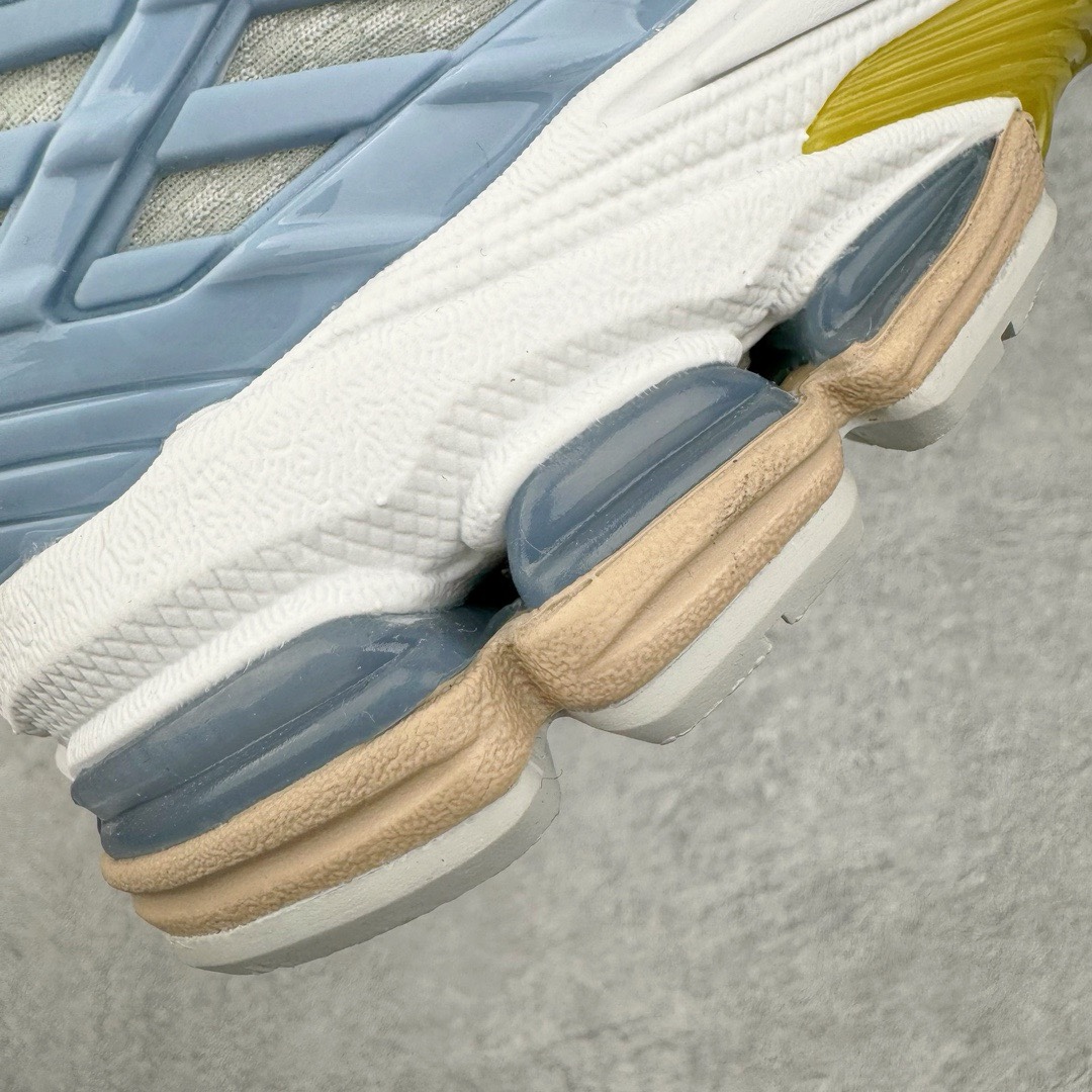 图片[13]-＃M纯原 Kith x NB New Balance M1906RKC 联名白蓝 全套原楦原纸板原厂数据开发 进口三明治网面 原装进口皮料正确绒感卡色 正确中底拉帮中底网布细节 原厂标裁 带紫光防伪 定制后跟透明水晶模块 冲裁组合 大底贴合程度胶水上色把控完美 整洁度挑战全网艺术家 多道序QC把关品质完善 匠心打造 耗时两个月开发完成 工艺极其复杂难度可想而知 新开独立私模大底 全网唯一正确六层组合大底 高端零售专供产物 尺码：36 37 37.5 38 38.5 39 40 40.5 41 42 42.5 43 44 45.5 46.5 47-选品中心