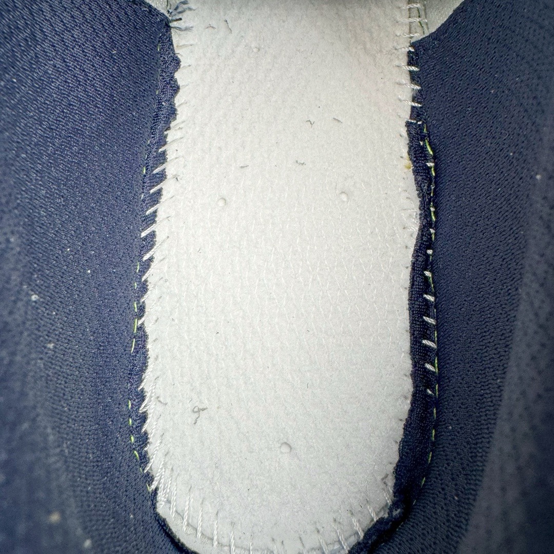 图片[23]-＃M纯原 Kith x NB New Balance M1906RKC 联名白蓝 全套原楦原纸板原厂数据开发 进口三明治网面 原装进口皮料正确绒感卡色 正确中底拉帮中底网布细节 原厂标裁 带紫光防伪 定制后跟透明水晶模块 冲裁组合 大底贴合程度胶水上色把控完美 整洁度挑战全网艺术家 多道序QC把关品质完善 匠心打造 耗时两个月开发完成 工艺极其复杂难度可想而知 新开独立私模大底 全网唯一正确六层组合大底 高端零售专供产物 尺码：36 37 37.5 38 38.5 39 40 40.5 41 42 42.5 43 44 45.5 46.5 47-选品中心