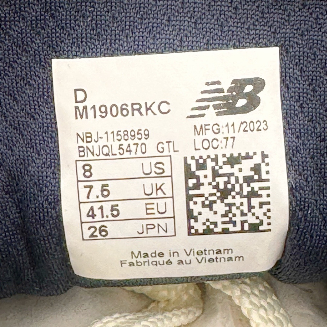 图片[22]-＃M纯原 Kith x NB New Balance M1906RKC 联名白蓝 全套原楦原纸板原厂数据开发 进口三明治网面 原装进口皮料正确绒感卡色 正确中底拉帮中底网布细节 原厂标裁 带紫光防伪 定制后跟透明水晶模块 冲裁组合 大底贴合程度胶水上色把控完美 整洁度挑战全网艺术家 多道序QC把关品质完善 匠心打造 耗时两个月开发完成 工艺极其复杂难度可想而知 新开独立私模大底 全网唯一正确六层组合大底 高端零售专供产物 尺码：36 37 37.5 38 38.5 39 40 40.5 41 42 42.5 43 44 45.5 46.5 47-选品中心