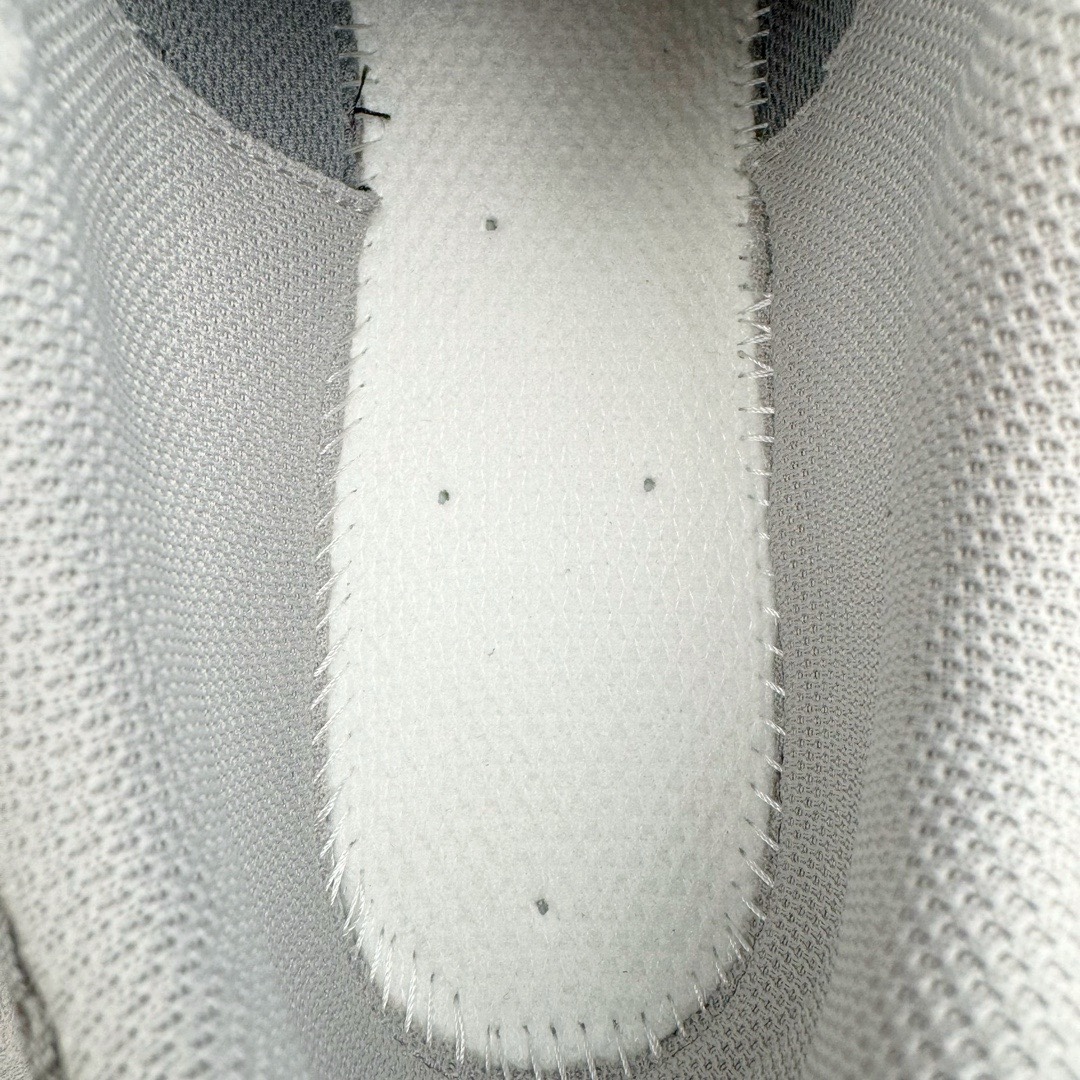 图片[10]-＃M纯原 New Balance M1906REH 银灰 NB新百伦潮流复古织物皮革减震防滑耐磨轻便低帮跑步鞋 原档数据独立私模大底 唯一正确六层组合大底 RB前软后硬 百分百还原原鞋脚感 基于市场现有版本全新升级调整 NB市场最强产物 全网最全配色加持 全套原楦原纸板原厂数据开发 全鞋电脑针车加持 原厂网布 原装进口头层翻毛皮料正确绒感卡色 正确中底拉帮中底网布细节 一比一手工擦旧效果 冲裁组合 匠心打造 耗时两个月开发完成 工艺极其复杂难度可想而知 高端零售专供产物 尺码：36 37 37.5 38 38.5 39.5 40 40.5 41.5 42 42.5 43 44 44.5 45 45.5 46.5 47-选品中心