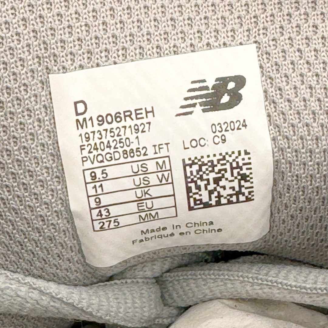 图片[12]-＃M纯原 New Balance M1906REH 银灰 NB新百伦潮流复古织物皮革减震防滑耐磨轻便低帮跑步鞋 原档数据独立私模大底 唯一正确六层组合大底 RB前软后硬 百分百还原原鞋脚感 基于市场现有版本全新升级调整 NB市场最强产物 全网最全配色加持 全套原楦原纸板原厂数据开发 全鞋电脑针车加持 原厂网布 原装进口头层翻毛皮料正确绒感卡色 正确中底拉帮中底网布细节 一比一手工擦旧效果 冲裁组合 匠心打造 耗时两个月开发完成 工艺极其复杂难度可想而知 高端零售专供产物 尺码：36 37 37.5 38 38.5 39.5 40 40.5 41.5 42 42.5 43 44 44.5 45 45.5 46.5 47-选品中心