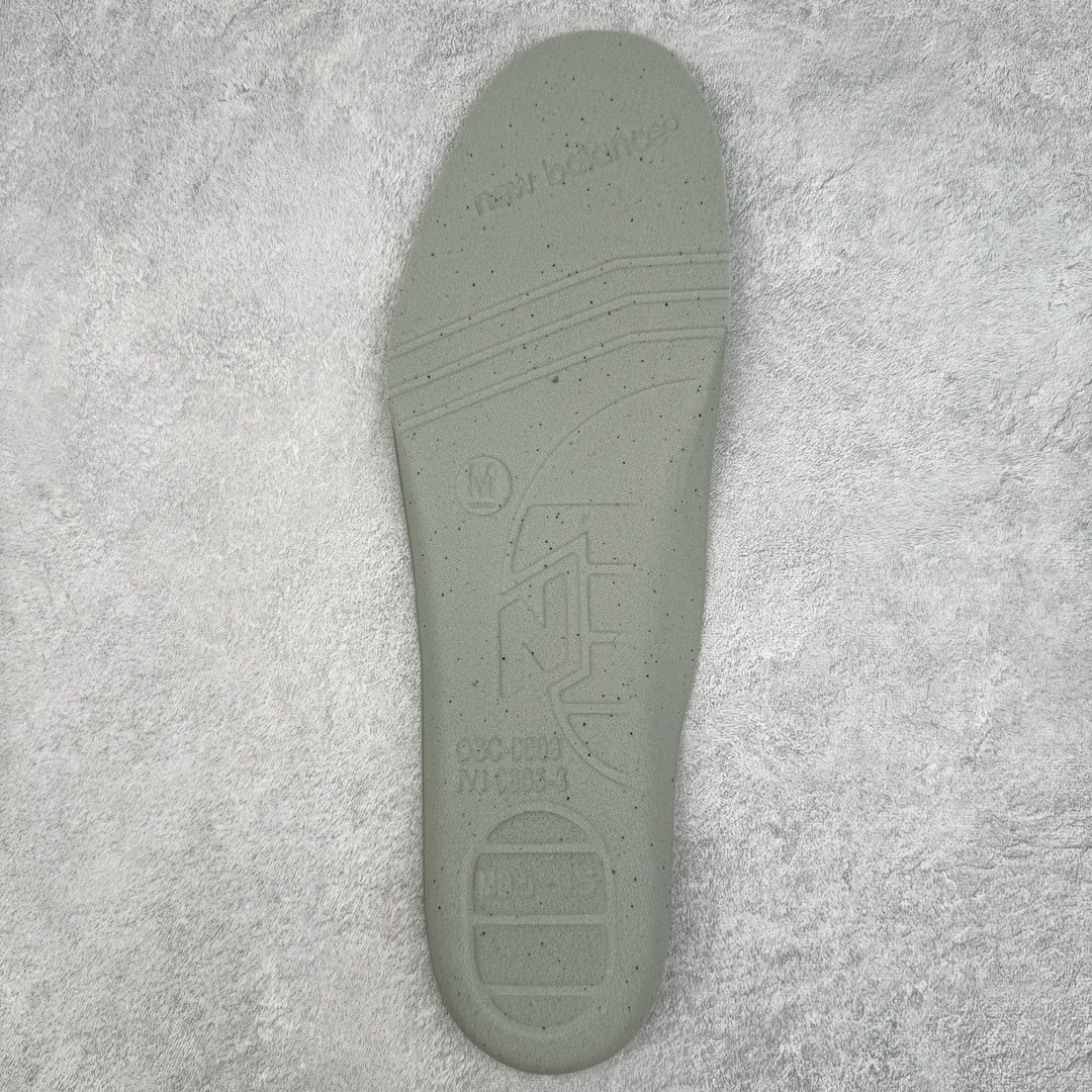 图片[11]-＃M纯原 New Balance M1906REH 银灰 NB新百伦潮流复古织物皮革减震防滑耐磨轻便低帮跑步鞋 原档数据独立私模大底 唯一正确六层组合大底 RB前软后硬 百分百还原原鞋脚感 基于市场现有版本全新升级调整 NB市场最强产物 全网最全配色加持 全套原楦原纸板原厂数据开发 全鞋电脑针车加持 原厂网布 原装进口头层翻毛皮料正确绒感卡色 正确中底拉帮中底网布细节 一比一手工擦旧效果 冲裁组合 匠心打造 耗时两个月开发完成 工艺极其复杂难度可想而知 高端零售专供产物 尺码：36 37 37.5 38 38.5 39.5 40 40.5 41.5 42 42.5 43 44 44.5 45 45.5 46.5 47-选品中心