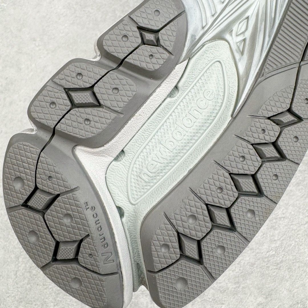 图片[20]-＃M纯原 New Balance M1906REH 银灰 NB新百伦潮流复古织物皮革减震防滑耐磨轻便低帮跑步鞋 原档数据独立私模大底 唯一正确六层组合大底 RB前软后硬 百分百还原原鞋脚感 基于市场现有版本全新升级调整 NB市场最强产物 全网最全配色加持 全套原楦原纸板原厂数据开发 全鞋电脑针车加持 原厂网布 原装进口头层翻毛皮料正确绒感卡色 正确中底拉帮中底网布细节 一比一手工擦旧效果 冲裁组合 匠心打造 耗时两个月开发完成 工艺极其复杂难度可想而知 高端零售专供产物 尺码：36 37 37.5 38 38.5 39.5 40 40.5 41.5 42 42.5 43 44 44.5 45 45.5 46.5 47-选品中心