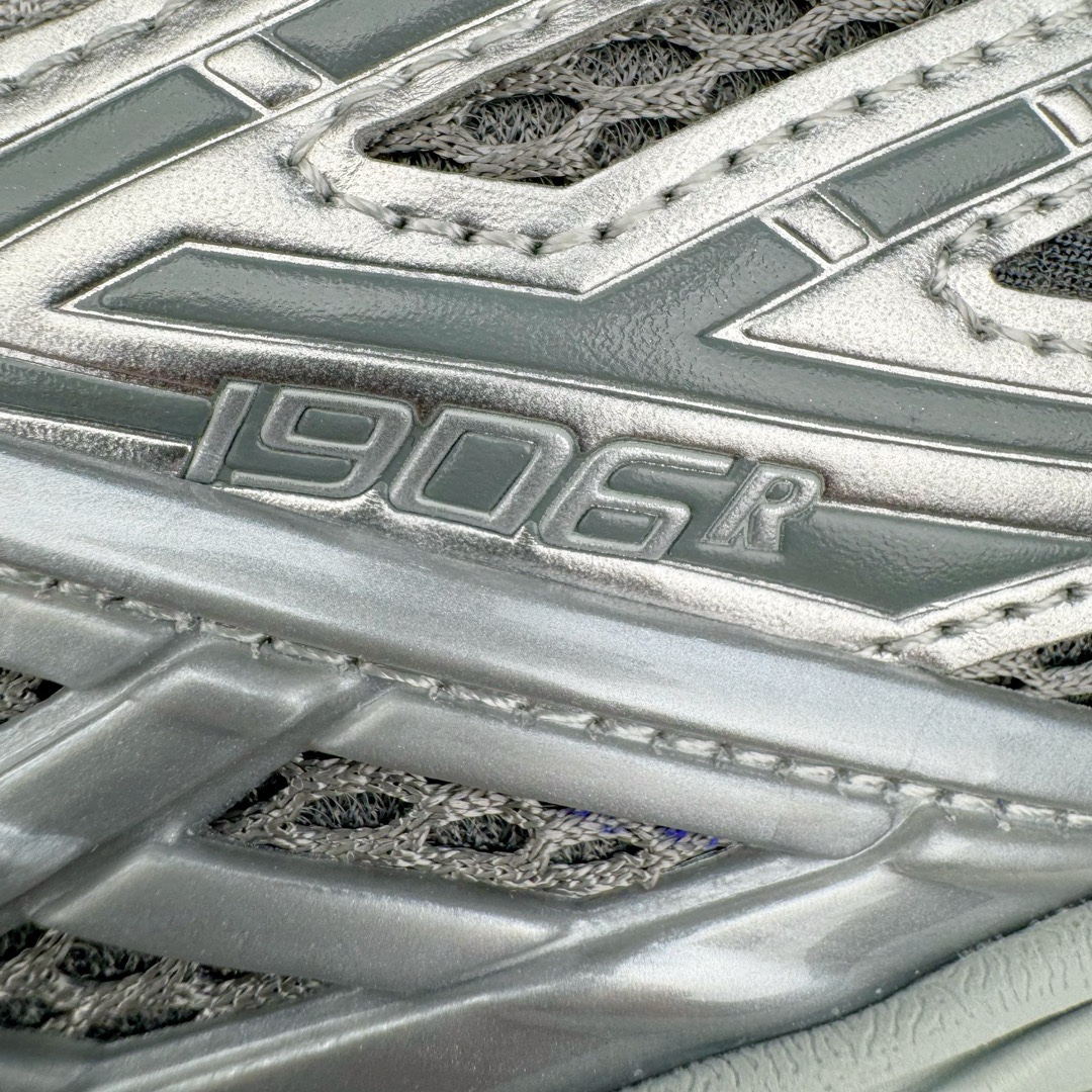 图片[19]-＃M纯原 New Balance M1906REH 银灰 NB新百伦潮流复古织物皮革减震防滑耐磨轻便低帮跑步鞋 原档数据独立私模大底 唯一正确六层组合大底 RB前软后硬 百分百还原原鞋脚感 基于市场现有版本全新升级调整 NB市场最强产物 全网最全配色加持 全套原楦原纸板原厂数据开发 全鞋电脑针车加持 原厂网布 原装进口头层翻毛皮料正确绒感卡色 正确中底拉帮中底网布细节 一比一手工擦旧效果 冲裁组合 匠心打造 耗时两个月开发完成 工艺极其复杂难度可想而知 高端零售专供产物 尺码：36 37 37.5 38 38.5 39.5 40 40.5 41.5 42 42.5 43 44 44.5 45 45.5 46.5 47-选品中心