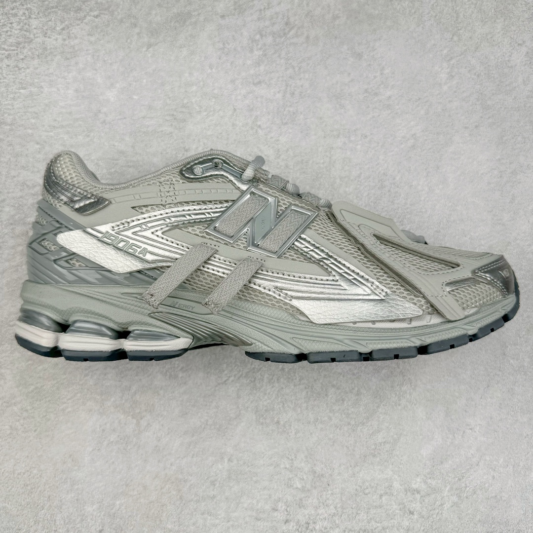 ＃M纯原 New Balance M1906R系列 NB新百伦潮流复古织物皮革减震防滑耐磨轻便低帮跑步鞋 原档数据独立私模大底 唯一正确六层组合大底 RB前软后硬 百分百还原原鞋脚感 基于市场现有版本全新升级调整 NB市场最强产物 全网最全配色加持 全套原楦原纸板原厂数据开发 全鞋电脑针车加持 原厂网布 原装进口头层翻毛皮料正确绒感卡色 正确中底拉帮中底网布细节 一比一手工擦旧效果 冲裁组合 匠心打造 耗时两个月开发完成 工艺极其复杂难度可想而知 高端零售专供产物 尺码：36 37 37.5 38 38.5 39.5 40 40.5 41.5 42 42.5 43 44 44.5 45 45.5 46.5 47-选品中心