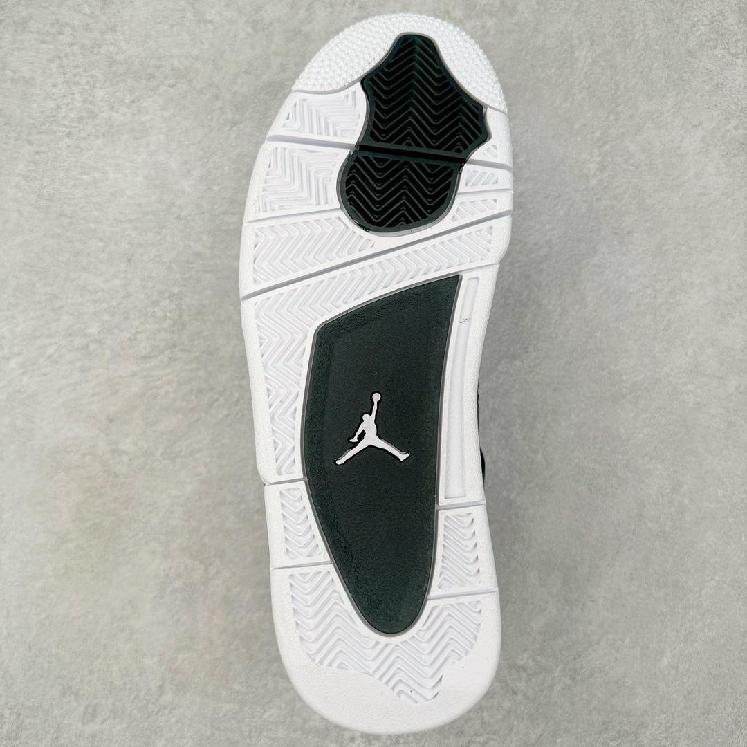 图片[9]-＃KZ神版 Air Jordan AJ4 Retro \\\” Fear \\\” 黑白恐惧 复刻2024版 FQ8138-002 独家外贸特供尺码含 45.5 49.5 50.5 国内外口碑最好最推荐的产品 市场中端王者 亲自操刀耗时半年巨作 全套原纸板楦头开发 确保原汁原味 完美呈现四代版型 一比一鞋头弧度高度鞋身弧度 此版本只针对中端市场 皮料材质有所更替 其他数据细节工艺流程均保持一致 绝不口嗨 细节品控鞋型随意秒杀市面3XX 4XX 原厂TPU网格鞋带扣 正确内里网布 菱角分明不变形无多余毛边 柔软性质感一致于原鞋 市场唯一原厂鞋扣模具 背面可见隐藏注塑口 原厂织唛标 原厂飞人电绣工艺 尾指中部跳三针 独家绑鞋带手法 印刷中底布 四线拉帮 米色美纹纸贴合固定 进口港宝加持 后跟自然饱满 全鞋荧光划线卡点 追求极致完美 每一双都是工艺品 多重QC质检 超越公司货的品控标准 实实在在的免检产品 尺码：40 40.5 41 42 42.5 43 44 44.5 45 45.5 46 47.5 48.5 49.5 50.5-选品中心