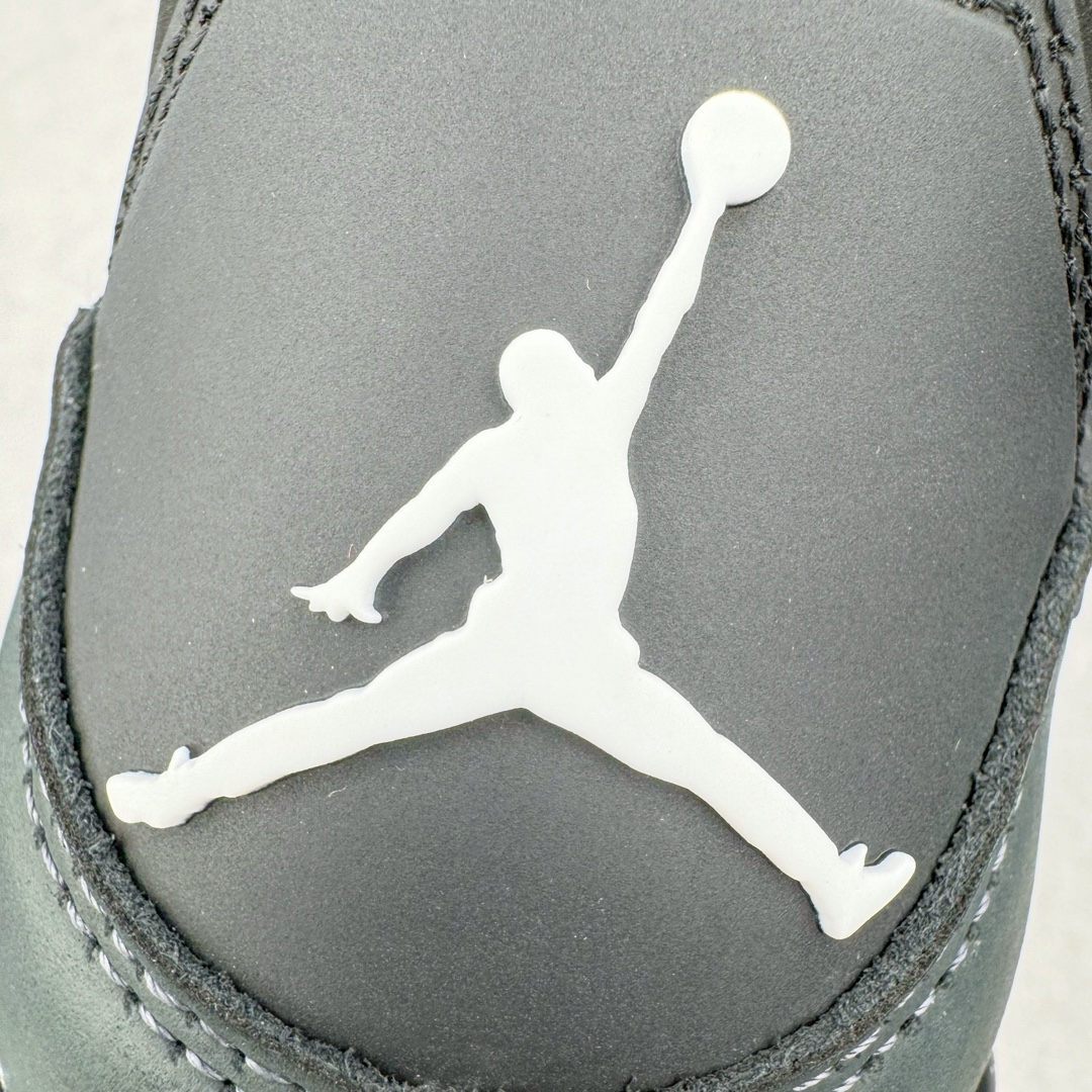 图片[12]-＃KZ神版 Air Jordan AJ4 Retro \\\” Fear \\\” 黑白恐惧 复刻2024版 FQ8138-002 独家外贸特供尺码含 45.5 49.5 50.5 国内外口碑最好最推荐的产品 市场中端王者 亲自操刀耗时半年巨作 全套原纸板楦头开发 确保原汁原味 完美呈现四代版型 一比一鞋头弧度高度鞋身弧度 此版本只针对中端市场 皮料材质有所更替 其他数据细节工艺流程均保持一致 绝不口嗨 细节品控鞋型随意秒杀市面3XX 4XX 原厂TPU网格鞋带扣 正确内里网布 菱角分明不变形无多余毛边 柔软性质感一致于原鞋 市场唯一原厂鞋扣模具 背面可见隐藏注塑口 原厂织唛标 原厂飞人电绣工艺 尾指中部跳三针 独家绑鞋带手法 印刷中底布 四线拉帮 米色美纹纸贴合固定 进口港宝加持 后跟自然饱满 全鞋荧光划线卡点 追求极致完美 每一双都是工艺品 多重QC质检 超越公司货的品控标准 实实在在的免检产品 尺码：40 40.5 41 42 42.5 43 44 44.5 45 45.5 46 47.5 48.5 49.5 50.5-选品中心