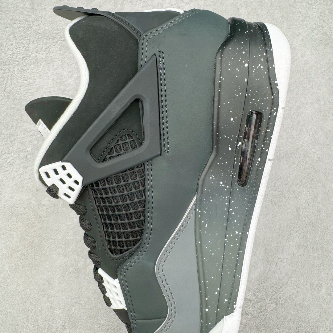 图片[7]-＃KZ神版 Air Jordan AJ4 Retro \\\” Fear \\\” 黑白恐惧 复刻2024版 FQ8138-002 独家外贸特供尺码含 45.5 49.5 50.5 国内外口碑最好最推荐的产品 市场中端王者 亲自操刀耗时半年巨作 全套原纸板楦头开发 确保原汁原味 完美呈现四代版型 一比一鞋头弧度高度鞋身弧度 此版本只针对中端市场 皮料材质有所更替 其他数据细节工艺流程均保持一致 绝不口嗨 细节品控鞋型随意秒杀市面3XX 4XX 原厂TPU网格鞋带扣 正确内里网布 菱角分明不变形无多余毛边 柔软性质感一致于原鞋 市场唯一原厂鞋扣模具 背面可见隐藏注塑口 原厂织唛标 原厂飞人电绣工艺 尾指中部跳三针 独家绑鞋带手法 印刷中底布 四线拉帮 米色美纹纸贴合固定 进口港宝加持 后跟自然饱满 全鞋荧光划线卡点 追求极致完美 每一双都是工艺品 多重QC质检 超越公司货的品控标准 实实在在的免检产品 尺码：40 40.5 41 42 42.5 43 44 44.5 45 45.5 46 47.5 48.5 49.5 50.5-选品中心