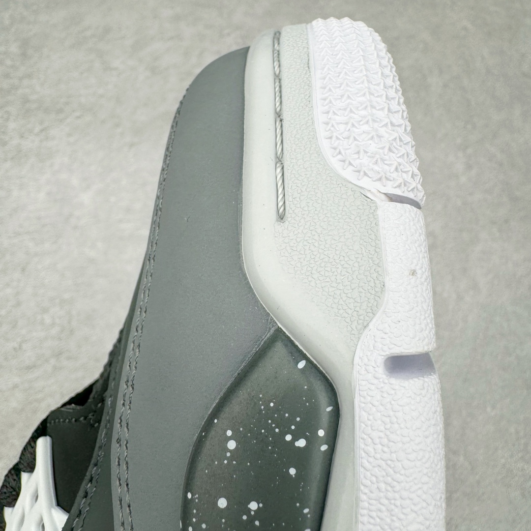 图片[16]-＃KZ神版 Air Jordan AJ4 Retro \\\” Fear \\\” 黑白恐惧 复刻2024版 FQ8138-002 独家外贸特供尺码含 45.5 49.5 50.5 国内外口碑最好最推荐的产品 市场中端王者 亲自操刀耗时半年巨作 全套原纸板楦头开发 确保原汁原味 完美呈现四代版型 一比一鞋头弧度高度鞋身弧度 此版本只针对中端市场 皮料材质有所更替 其他数据细节工艺流程均保持一致 绝不口嗨 细节品控鞋型随意秒杀市面3XX 4XX 原厂TPU网格鞋带扣 正确内里网布 菱角分明不变形无多余毛边 柔软性质感一致于原鞋 市场唯一原厂鞋扣模具 背面可见隐藏注塑口 原厂织唛标 原厂飞人电绣工艺 尾指中部跳三针 独家绑鞋带手法 印刷中底布 四线拉帮 米色美纹纸贴合固定 进口港宝加持 后跟自然饱满 全鞋荧光划线卡点 追求极致完美 每一双都是工艺品 多重QC质检 超越公司货的品控标准 实实在在的免检产品 尺码：40 40.5 41 42 42.5 43 44 44.5 45 45.5 46 47.5 48.5 49.5 50.5-选品中心