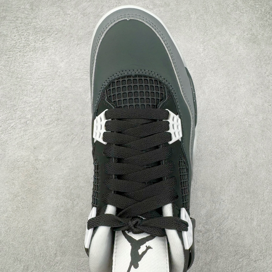 图片[4]-＃KZ神版 Air Jordan AJ4 Retro \\\” Fear \\\” 黑白恐惧 复刻2024版 FQ8138-002 独家外贸特供尺码含 45.5 49.5 50.5 国内外口碑最好最推荐的产品 市场中端王者 亲自操刀耗时半年巨作 全套原纸板楦头开发 确保原汁原味 完美呈现四代版型 一比一鞋头弧度高度鞋身弧度 此版本只针对中端市场 皮料材质有所更替 其他数据细节工艺流程均保持一致 绝不口嗨 细节品控鞋型随意秒杀市面3XX 4XX 原厂TPU网格鞋带扣 正确内里网布 菱角分明不变形无多余毛边 柔软性质感一致于原鞋 市场唯一原厂鞋扣模具 背面可见隐藏注塑口 原厂织唛标 原厂飞人电绣工艺 尾指中部跳三针 独家绑鞋带手法 印刷中底布 四线拉帮 米色美纹纸贴合固定 进口港宝加持 后跟自然饱满 全鞋荧光划线卡点 追求极致完美 每一双都是工艺品 多重QC质检 超越公司货的品控标准 实实在在的免检产品 尺码：40 40.5 41 42 42.5 43 44 44.5 45 45.5 46 47.5 48.5 49.5 50.5-选品中心