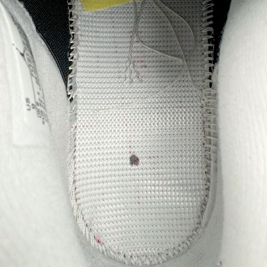 图片[10]-＃KZ神版 Air Jordan AJ4 Retro \\\” Fear \\\” 黑白恐惧 复刻2024版 FQ8138-002 独家外贸特供尺码含 45.5 49.5 50.5 国内外口碑最好最推荐的产品 市场中端王者 亲自操刀耗时半年巨作 全套原纸板楦头开发 确保原汁原味 完美呈现四代版型 一比一鞋头弧度高度鞋身弧度 此版本只针对中端市场 皮料材质有所更替 其他数据细节工艺流程均保持一致 绝不口嗨 细节品控鞋型随意秒杀市面3XX 4XX 原厂TPU网格鞋带扣 正确内里网布 菱角分明不变形无多余毛边 柔软性质感一致于原鞋 市场唯一原厂鞋扣模具 背面可见隐藏注塑口 原厂织唛标 原厂飞人电绣工艺 尾指中部跳三针 独家绑鞋带手法 印刷中底布 四线拉帮 米色美纹纸贴合固定 进口港宝加持 后跟自然饱满 全鞋荧光划线卡点 追求极致完美 每一双都是工艺品 多重QC质检 超越公司货的品控标准 实实在在的免检产品 尺码：40 40.5 41 42 42.5 43 44 44.5 45 45.5 46 47.5 48.5 49.5 50.5-选品中心