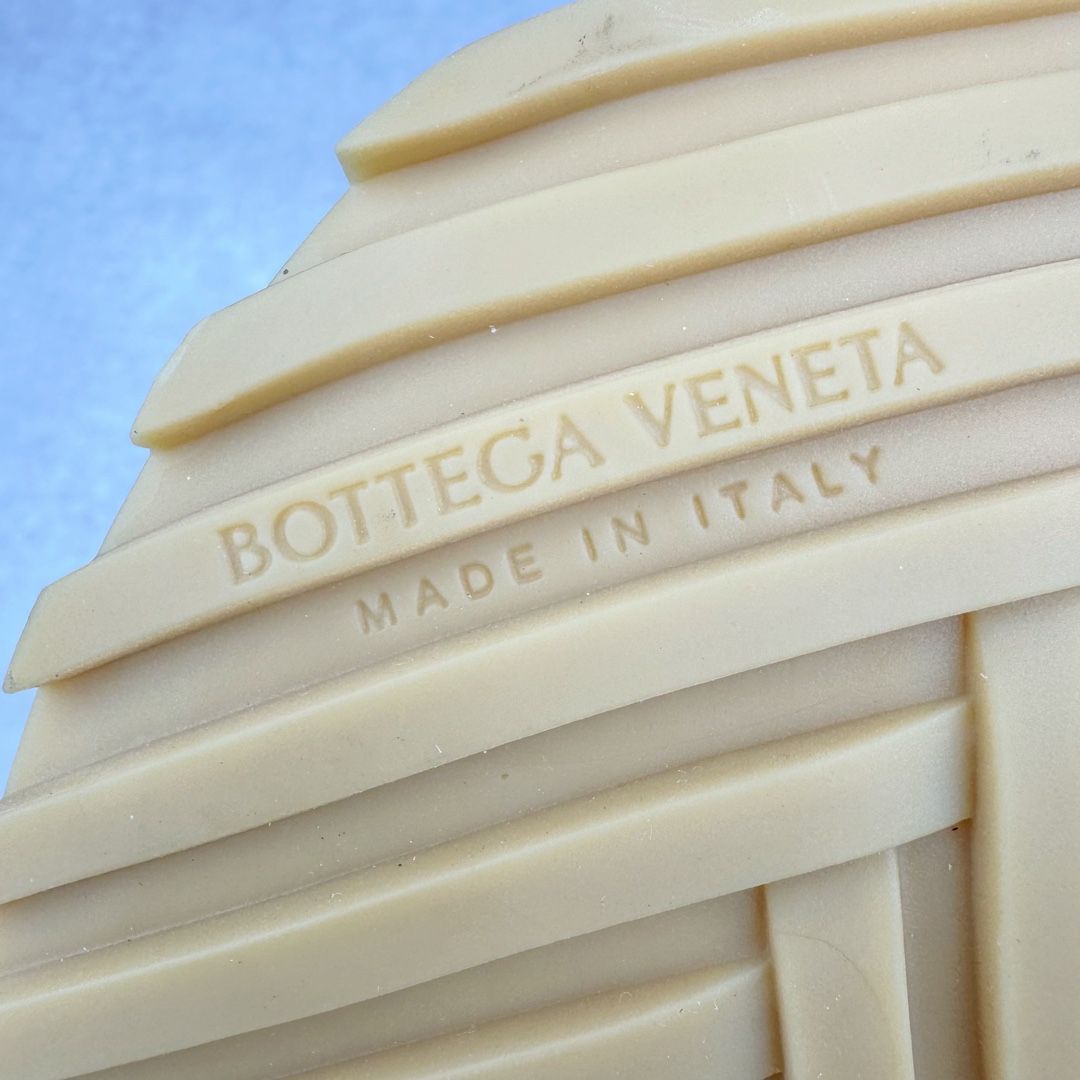 图片[20]-＃GD广顶 BOTTEGA VENETA Orbit Runner BV葆蝶家时尚休闲王一博同款老爹鞋运动鞋 原版开发 一比一打造 相似度百分之99以上 市场一梯队级别品质 区别市场任何标文顶级品质版本 采用轻质科技网布面料 搭配几何图案设计橡胶外底 王炸系列 高版本 认准套包工艺 实际增高很多哦 还是一样显腿细非常nice 耐玩耐造 对标对版 套包鞋工艺 认准高版本 大底选用拼色TPU大底 配置原版包装 尺码：35 36 37 38 39 40 41 42 43 44 45-选品中心