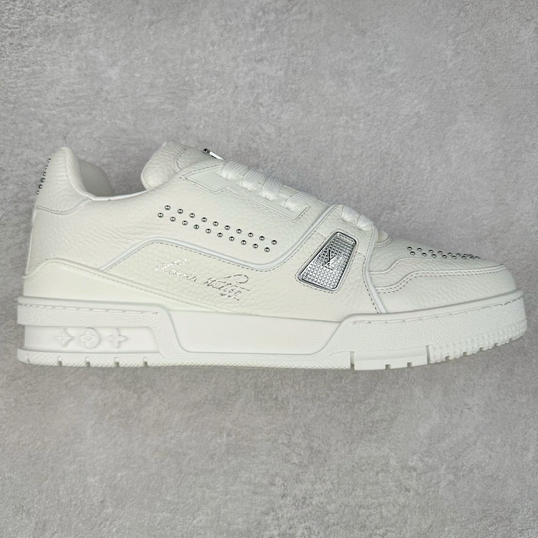 ＃FS Louis Vuitton Trainer lv时装走秀运动鞋 实力大厂出品 平台专供 成熟的做工稳定的品控 完美鞋型超高的清洁度 零毛边线头瑕疵 全套原楦原纸版原鞋开模 全网最具灵魂的版型 正确原装黄色鞋盒 正确中底印花 鞋面印花3D高频深度立体 全鞋电脑针车 紧密相连 针距密度一致 环保乳胶注塑鞋垫 厚度脚感还原原版 皮面裁剪部位 统一油边封口工艺 原装橡胶大底含胶量大底组合零偏差 专柜全套包装 防尘袋 说明书 质保卡 男女鞋 尺码：35 36 37 38 39 40 41 42 43 44 45-选品中心