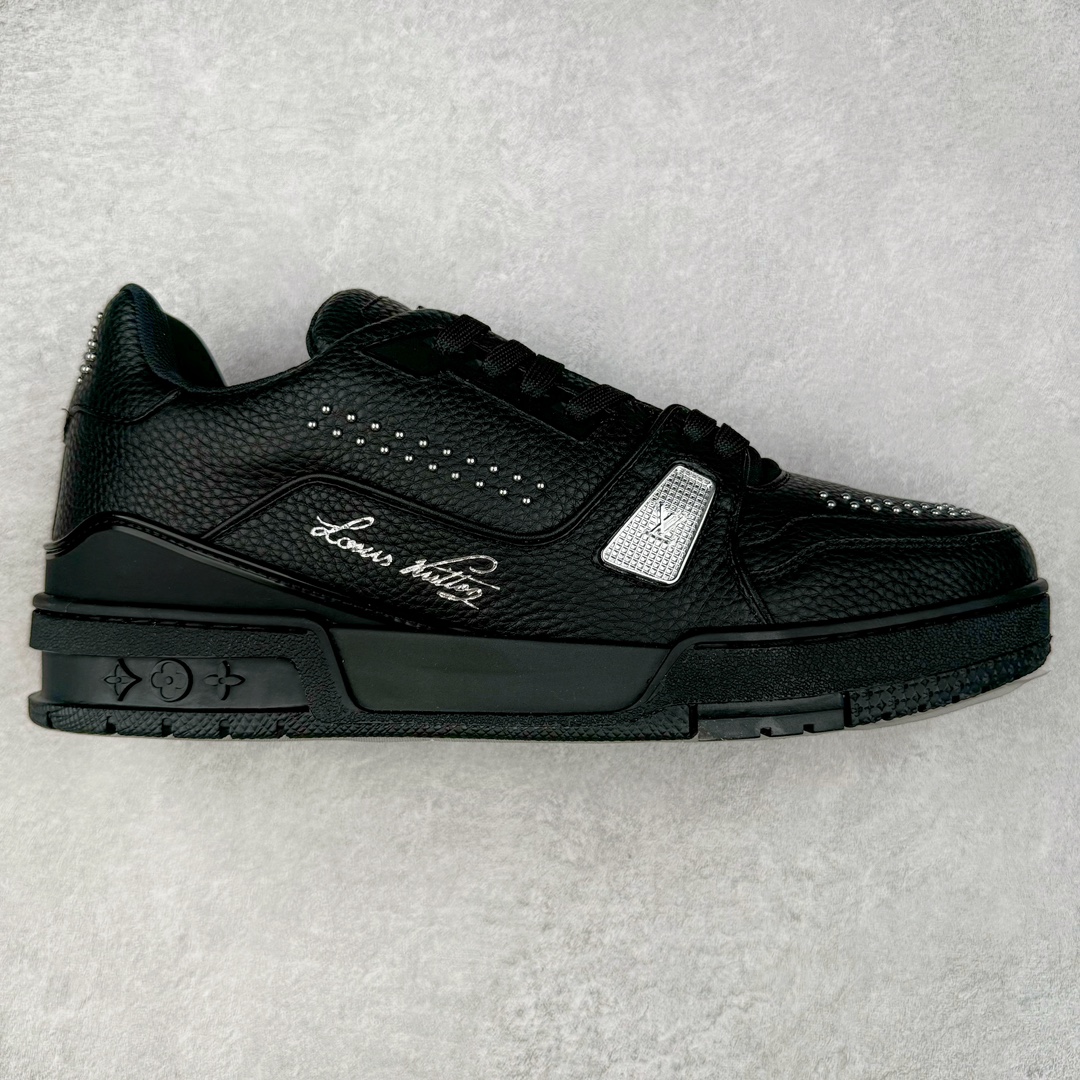 图片[2]-＃FS Louis Vuitton Trainer lv时装走秀运动鞋 实力大厂出品 平台专供 成熟的做工稳定的品控 完美鞋型超高的清洁度 零毛边线头瑕疵 全套原楦原纸版原鞋开模 全网最具灵魂的版型 正确原装黄色鞋盒 正确中底印花 鞋面印花3D高频深度立体 全鞋电脑针车 紧密相连 针距密度一致 环保乳胶注塑鞋垫 厚度脚感还原原版 皮面裁剪部位 统一油边封口工艺 原装橡胶大底含胶量大底组合零偏差 专柜全套包装 防尘袋 说明书 质保卡 男女鞋 尺码：35 36 37 38 39 40 41 42 43 44 45-选品中心