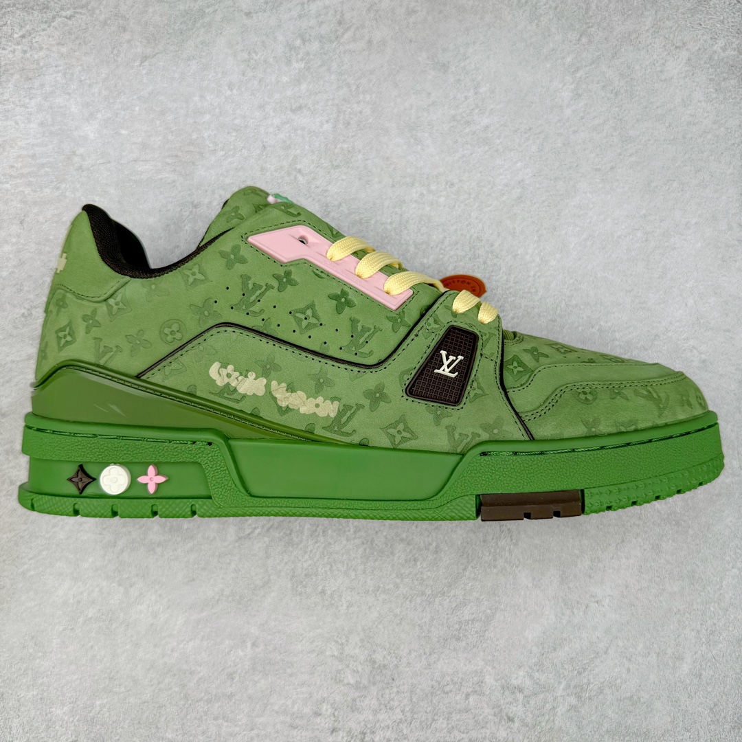 图片[9]-＃FS Louis Vuitton Trainer lv时装走秀运动鞋 实力大厂出品 平台专供 成熟的做工稳定的品控 完美鞋型超高的清洁度 零毛边线头瑕疵 全套原楦原纸版原鞋开模 全网最具灵魂的版型 正确原装黄色鞋盒 正确中底印花 鞋面印花3D高频深度立体 全鞋电脑针车 紧密相连 针距密度一致 环保乳胶注塑鞋垫 厚度脚感还原原版 皮面裁剪部位 统一油边封口工艺 原装橡胶大底含胶量大底组合零偏差 专柜全套包装 防尘袋 说明书 质保卡 男女鞋 尺码：35 36 37 38 39 40 41 42 43 44 45-选品中心