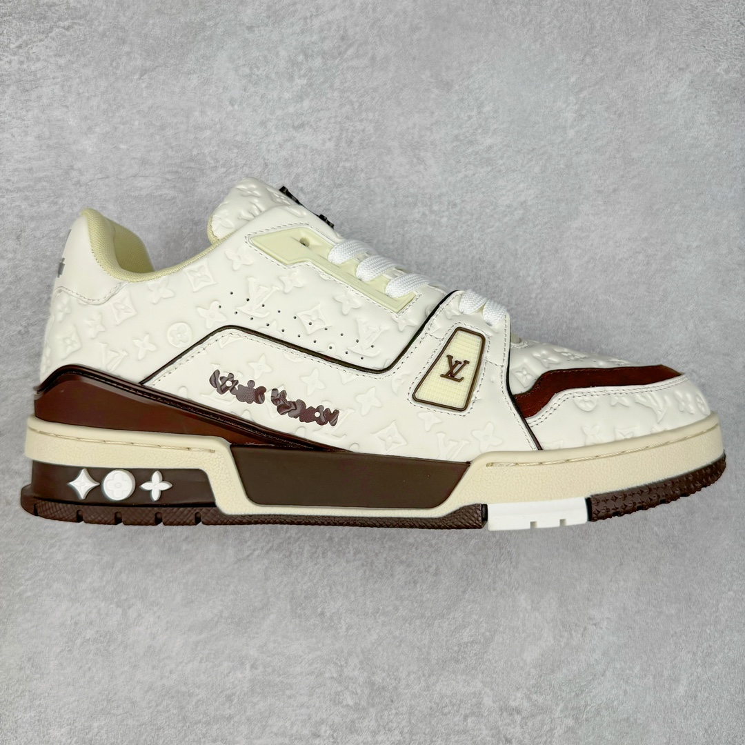 图片[3]-＃FS Louis Vuitton Trainer lv时装走秀运动鞋 实力大厂出品 平台专供 成熟的做工稳定的品控 完美鞋型超高的清洁度 零毛边线头瑕疵 全套原楦原纸版原鞋开模 全网最具灵魂的版型 正确原装黄色鞋盒 正确中底印花 鞋面印花3D高频深度立体 全鞋电脑针车 紧密相连 针距密度一致 环保乳胶注塑鞋垫 厚度脚感还原原版 皮面裁剪部位 统一油边封口工艺 原装橡胶大底含胶量大底组合零偏差 专柜全套包装 防尘袋 说明书 质保卡 男女鞋 尺码：35 36 37 38 39 40 41 42 43 44 45-选品中心