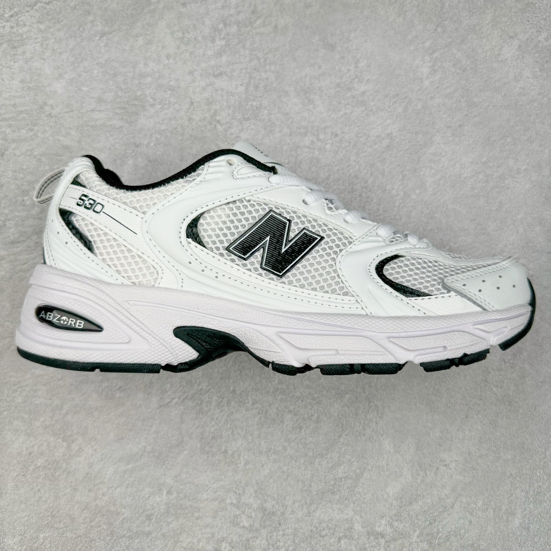 New Balance NB530 新百伦复古透气跑步鞋 抛弃过往以皮革为主的人气轮廓 以极具复古风范的跑鞋外观呈现 设计上全鞋以简约清爽的纯白色作基底 鞋身覆盖大面积织物网眼材质 并于鞋头、鞋带孔眼片等细节处点缀对比鲜明的反光银镀层凸显 鞋舌、侧身等位置则辅以一贯的「N」字标志和品牌徽标彰显身份 最后通过搭载的 ABZORB 缓震中底完善整体造型 尺码：36 37 37.5 38 38.5 39 40 40.5 41 42 42.5 43 44 45-选品中心