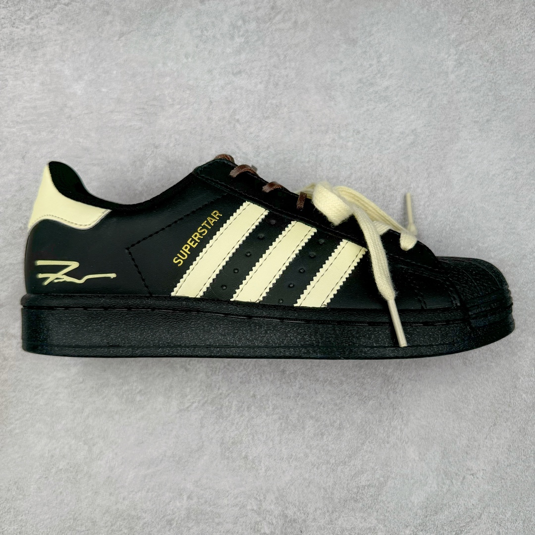 AD Originals Superstar 经典复古贝壳头板鞋 EG4959 诞生于1969年 是第一双将全皮面鞋 身与橡胶鞋头结合在一起的低帮篮球鞋 Superstar最开始 是作为高帮篮球鞋Pro Model的低帮版本而出现的 但因为其独特和醒目的橡胶鞋头造型而让大家熟知 被大家形象地称为\\\”shelltoe\\\”贝壳头 在70年代的美国职业篮球场上 接近3/4的NBA球员都将这双Superstar作为场上用鞋 80年代之后 经过不断的改良和发展 Superstar逐渐成为横跨时装、音乐、街头文化、休闲和运动等各大领域的时尚潮鞋 尺码：36 36.5 37 38 38.5 39 40 40.5 41 42 42.5 43 44 44.5 45-选品中心