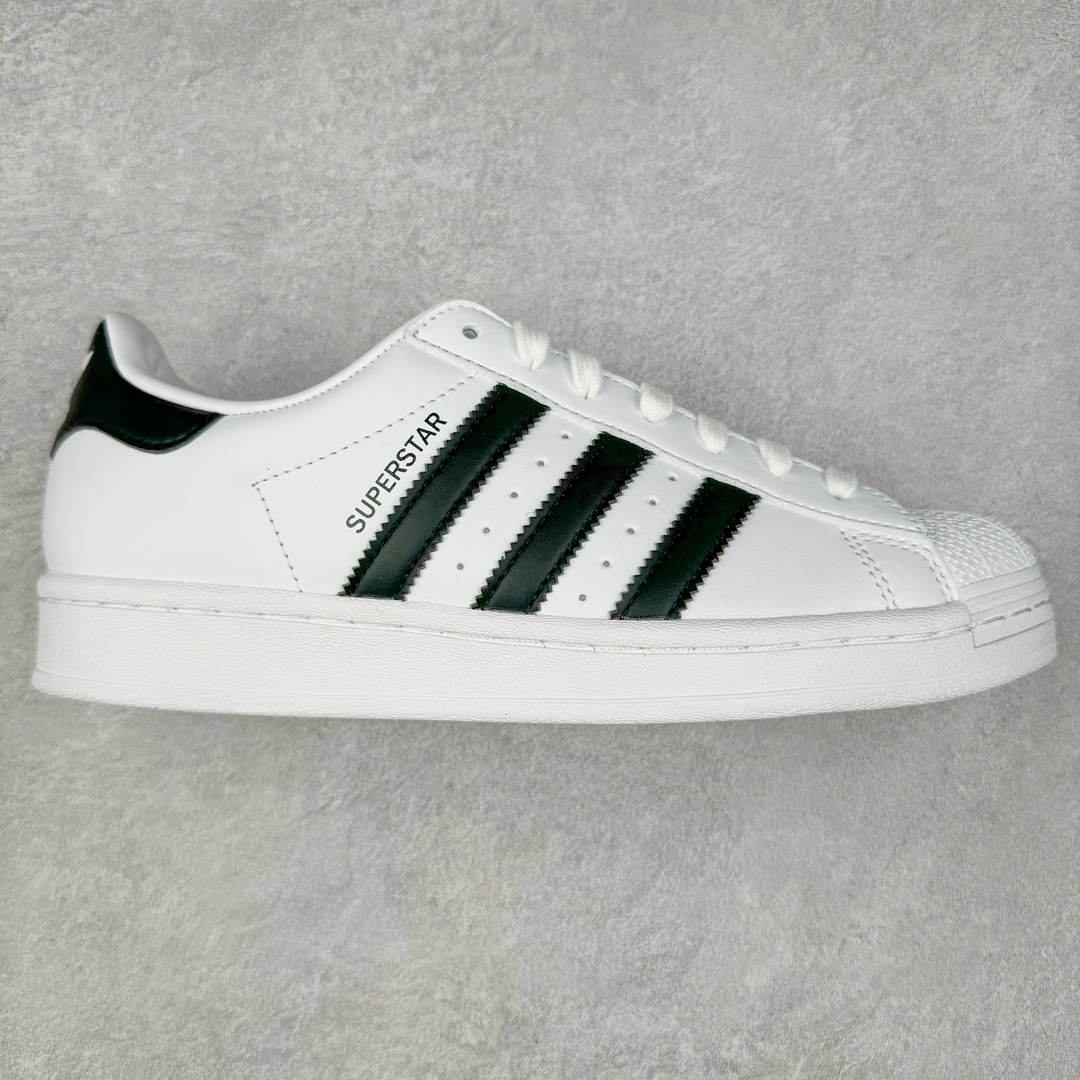 ＃H11纯原福利 AD Originals Superstar 经典复古贝壳头板鞋 IH3116 诞生于1969年 是第一双将全皮面鞋 身与橡胶鞋头结合在一起的低帮篮球鞋 Superstar最开始 是作为高帮篮球鞋Pro Model的低帮版本而出现的 但因为其独特和醒目的橡胶鞋头造型而让大家熟知 被大家形象地称为\\\”shelltoe\\\”贝壳头 在70年代的美国职业篮球场上 接近3/4的NBA球员都将这双Superstar作为场上用鞋 80年代之后 经过不断的改良和发展 Superstar逐渐成为横跨时装、音乐、街头文化、休闲和运动等各大领域的时尚潮鞋 尺码：35.5 36 36.5 37 38 38.5 39 40 40.5 41 42 42.5 43 44 44.5 45-选品中心