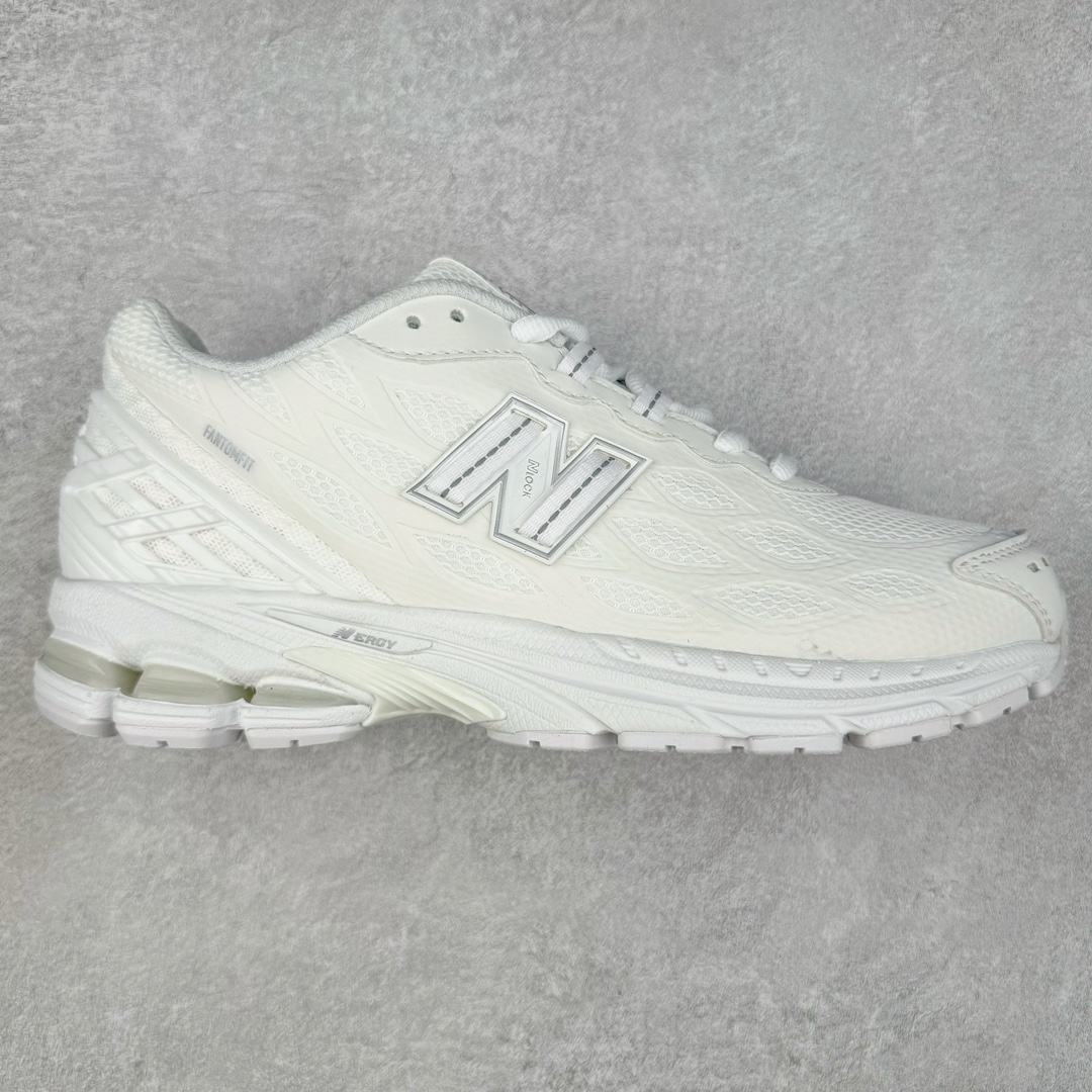 New Balance M1906R NB新百伦系列复古老爹风休闲运动慢跑鞋 采用轻质牛剖革拼接透气网眼衬垫织物鞋面材质 T-Beam大底提供足步弓支撑 保持步态稳定#后跟搭载外露缓震胶 鞋身整体以各种深浅不一的灰色覆盖 鞋头以淡蓝色调装饰，网眼衬垫通过不规律的色块实现做旧的美感 泛黄的鞋底更是进一步增添了复古气息 尺码：36 37 37.5 38 38.5 39.5 40 40.5 41.5 42 42.5 43 44 45-选品中心