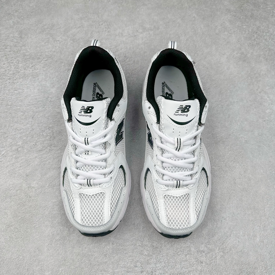 图片[2]-New Balance NB530 新百伦复古透气跑步鞋 抛弃过往以皮革为主的人气轮廓 以极具复古风范的跑鞋外观呈现 设计上全鞋以简约清爽的纯白色作基底 鞋身覆盖大面积织物网眼材质 并于鞋头、鞋带孔眼片等细节处点缀对比鲜明的反光银镀层凸显 鞋舌、侧身等位置则辅以一贯的「N」字标志和品牌徽标彰显身份 最后通过搭载的 ABZORB 缓震中底完善整体造型 尺码：36 37 37.5 38 38.5 39 40 40.5 41 42 42.5 43 44 45-选品中心